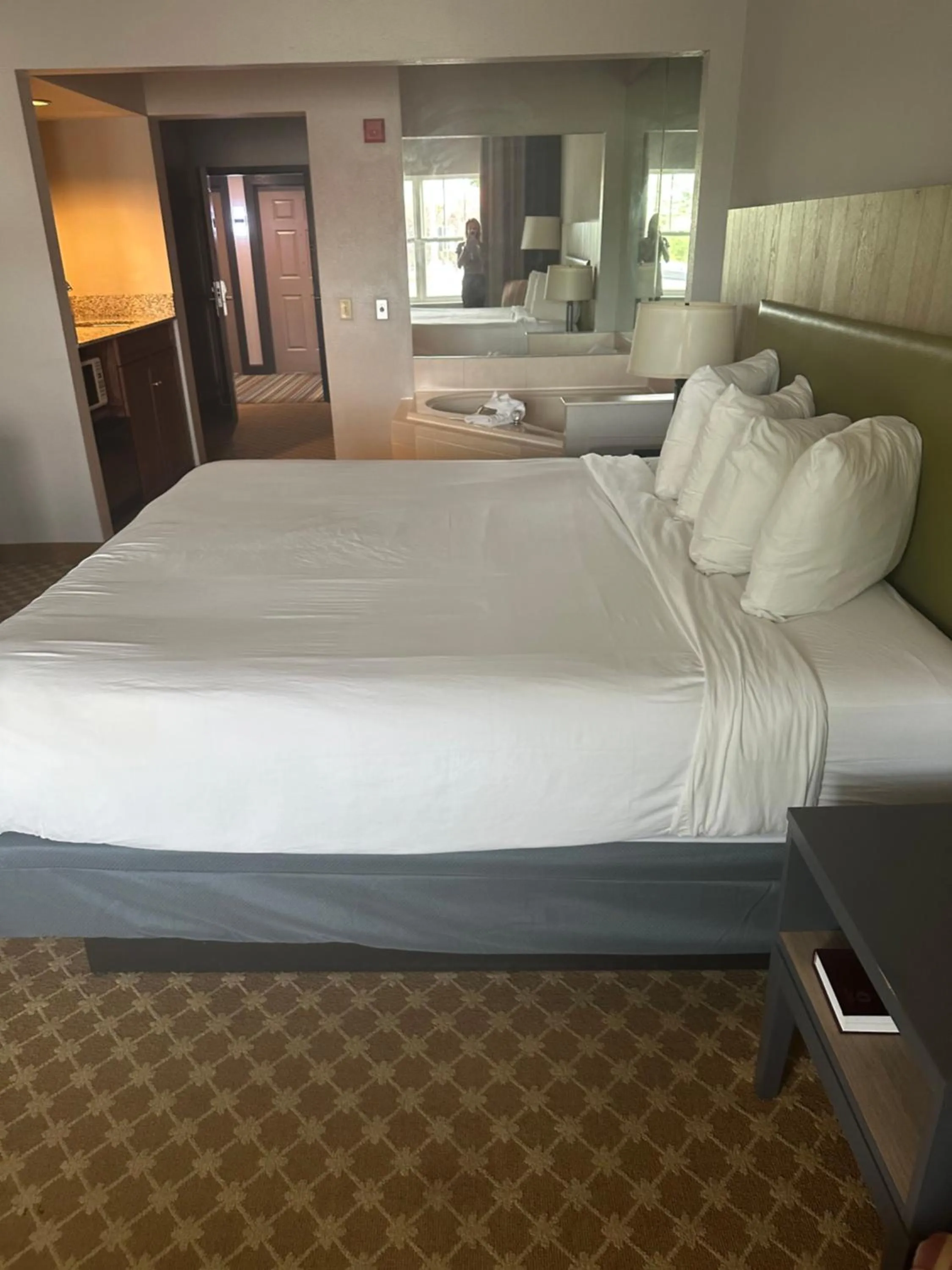 Bedroom in Country Inn & Suites by Radisson, Gettysburg, PA