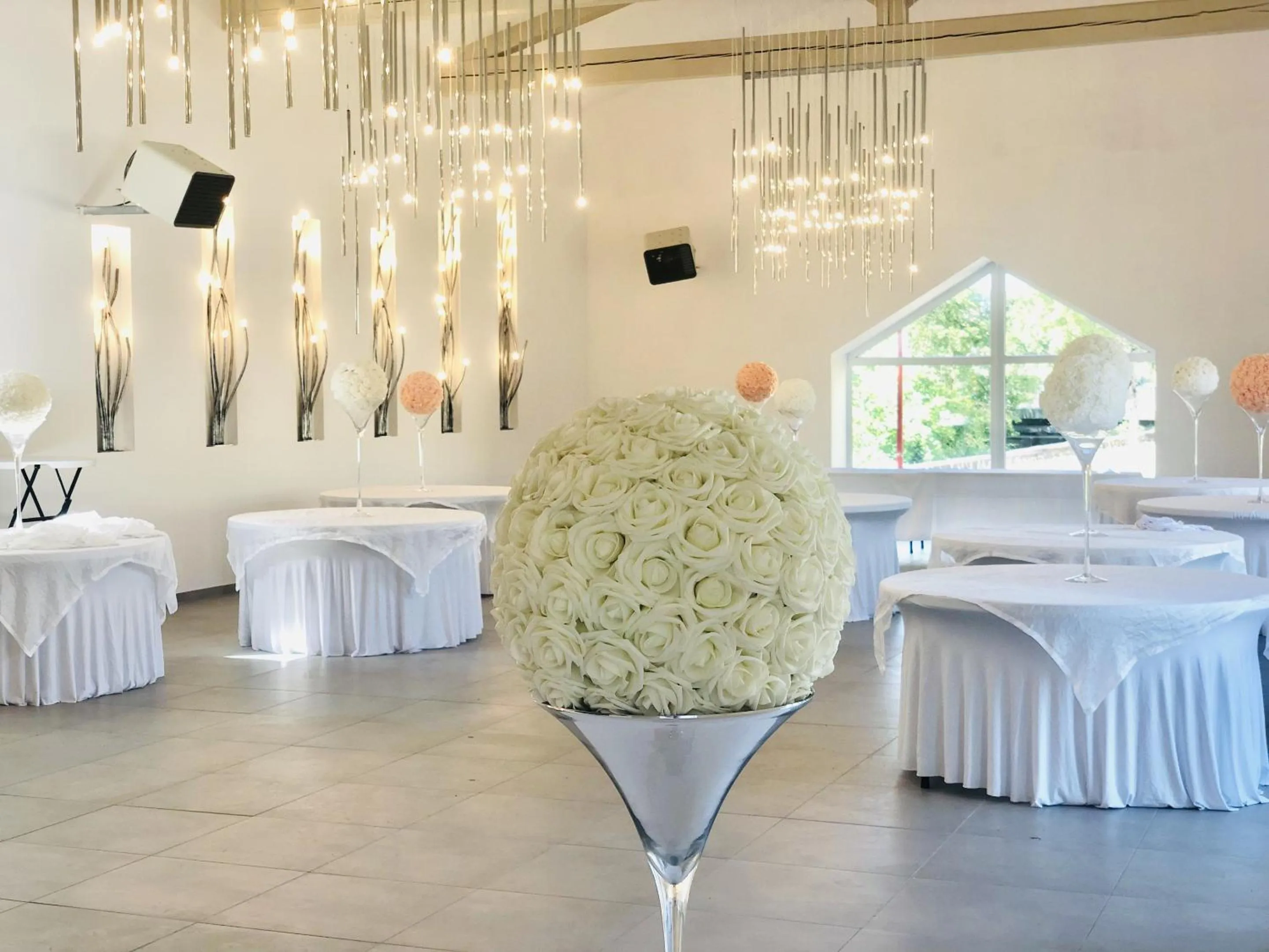 Dining area in Pavillon Fani