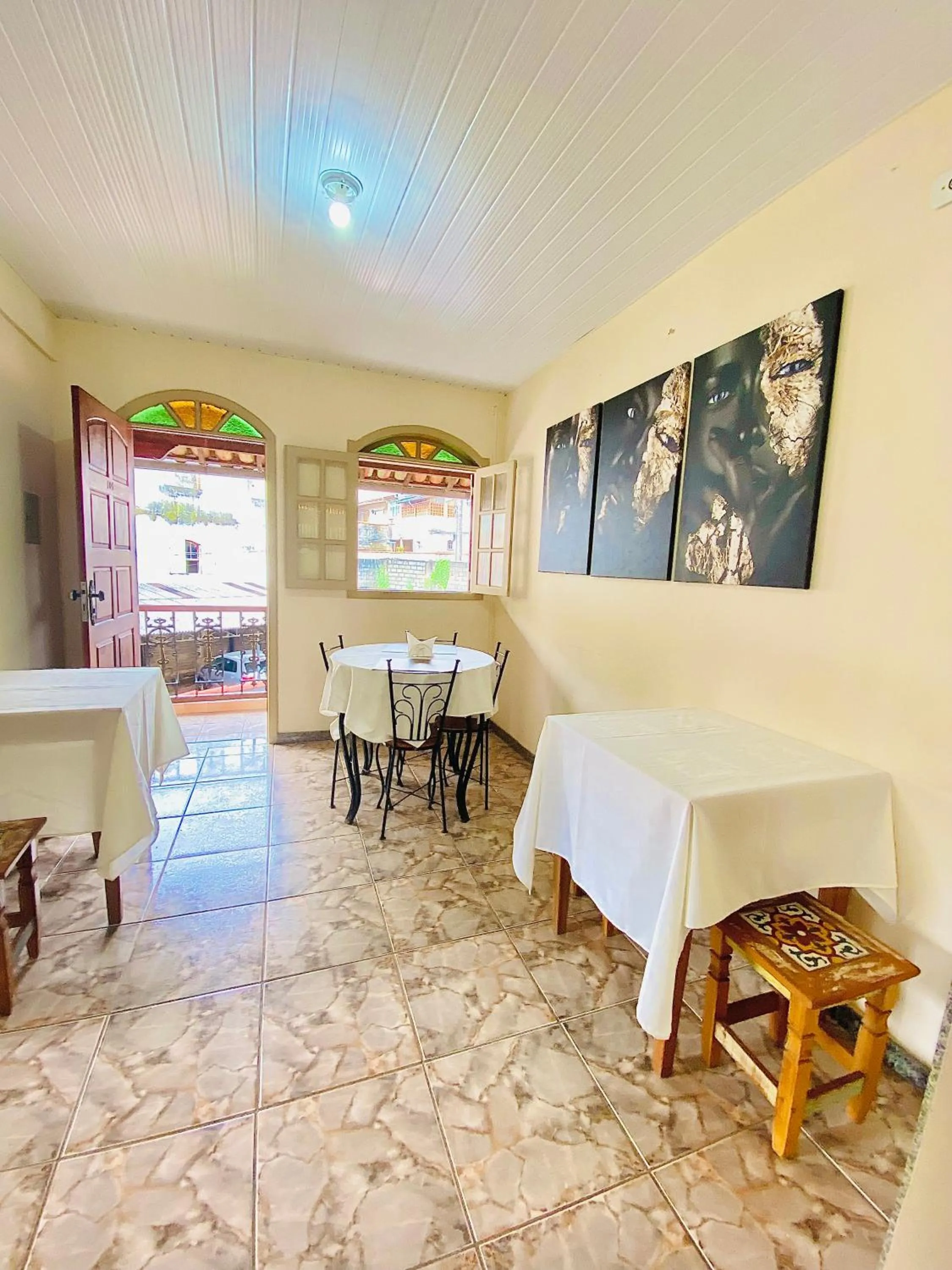 Dining area in Hospedaria Vila Rica - 1 km do centro histórico