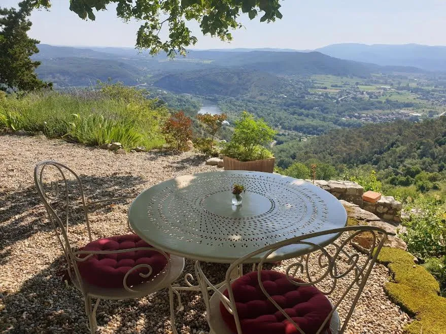 le rocher de Sampzon