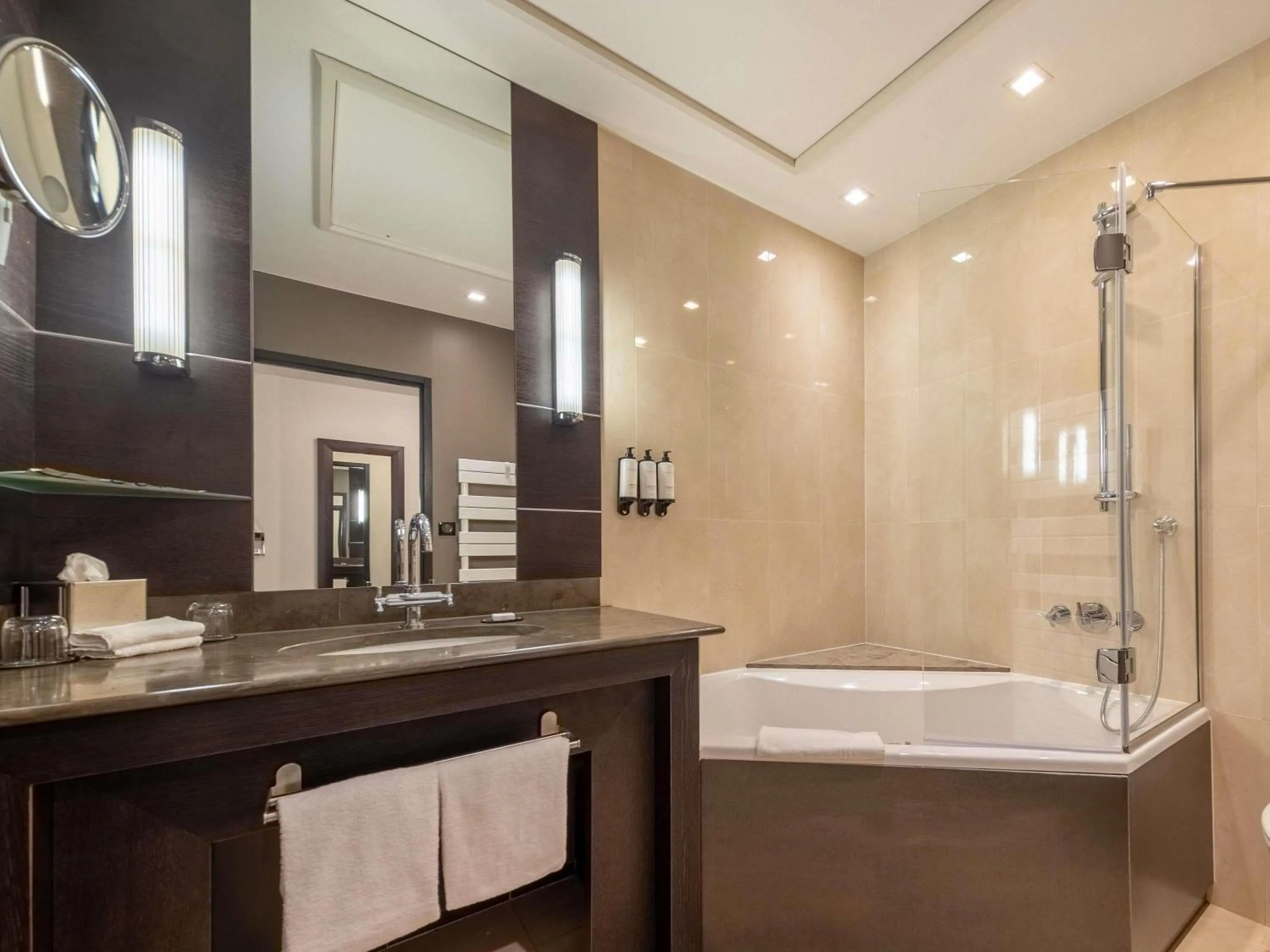 Bedroom in La Citadelle Hotel Metz - MGallery Collection