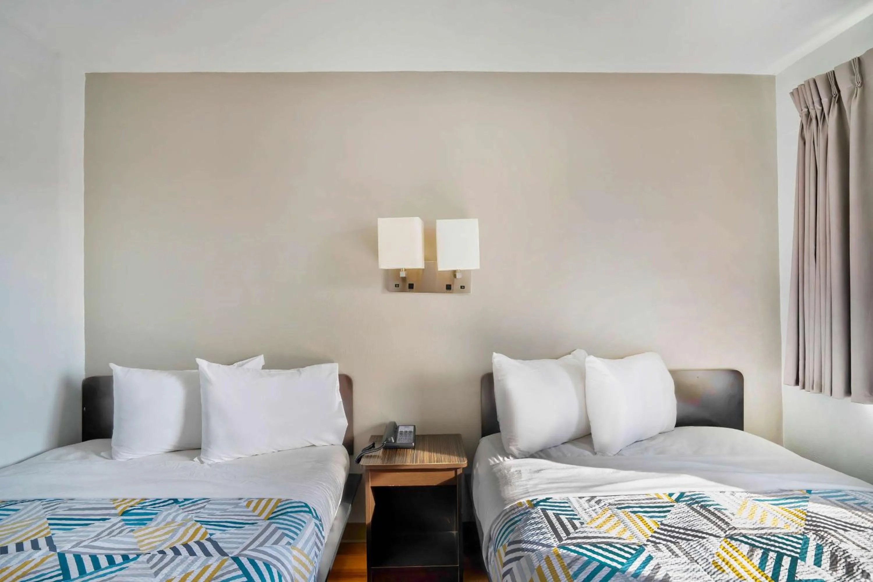 Bedroom, Bed in Motel 6-Lumberton, NC