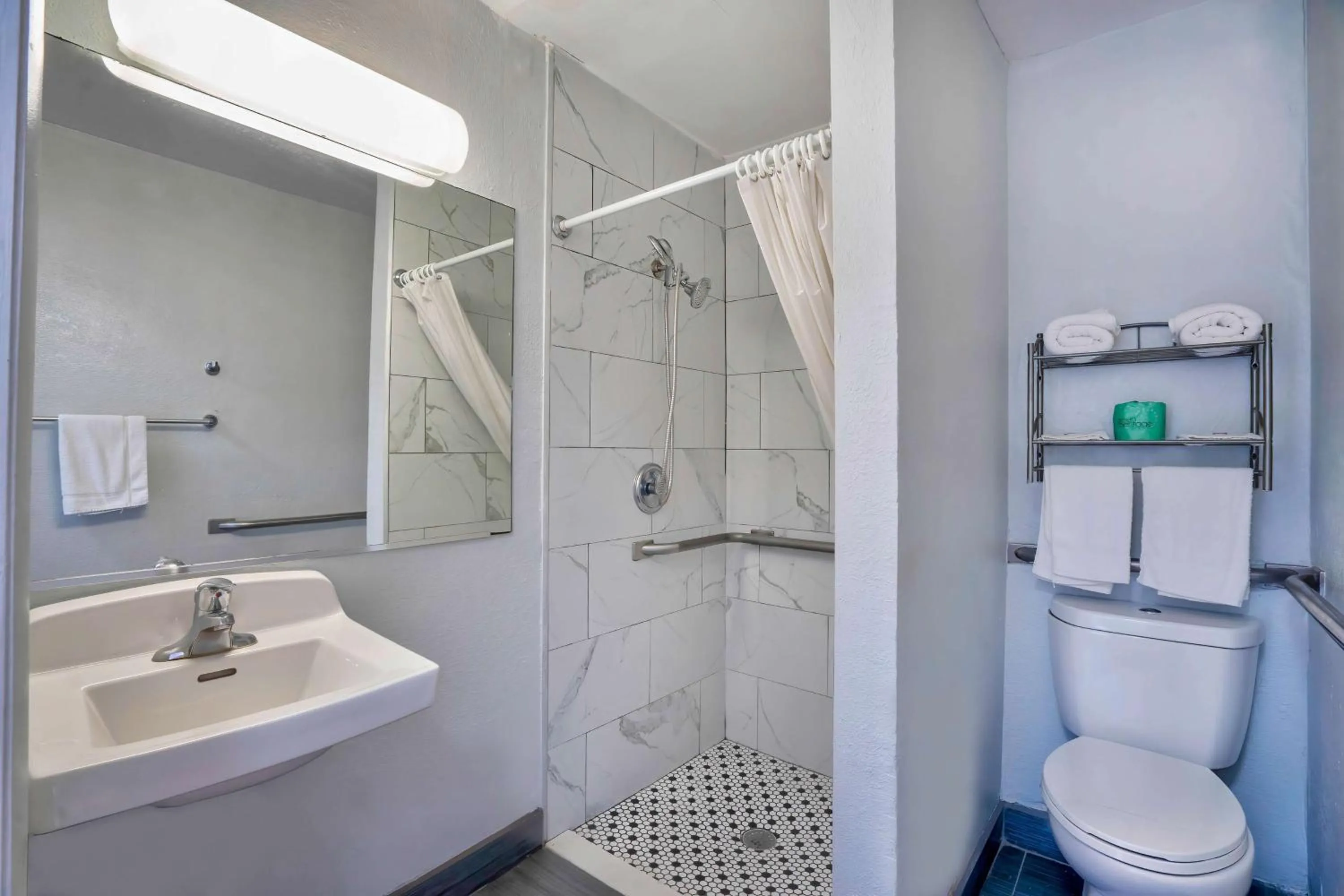 Bathroom in Motel 6-Lumberton, NC