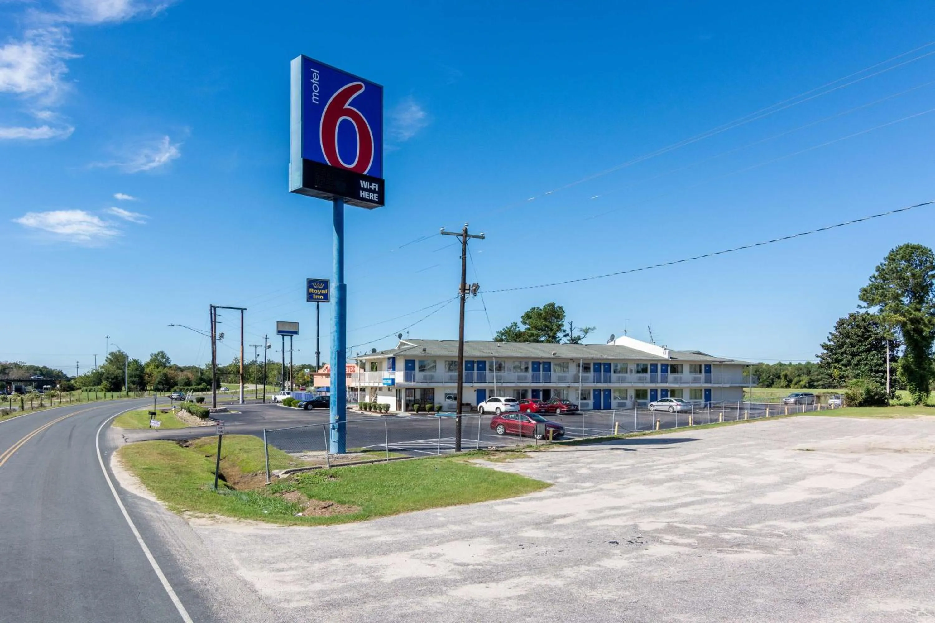 Property building in Motel 6-Lumberton, NC
