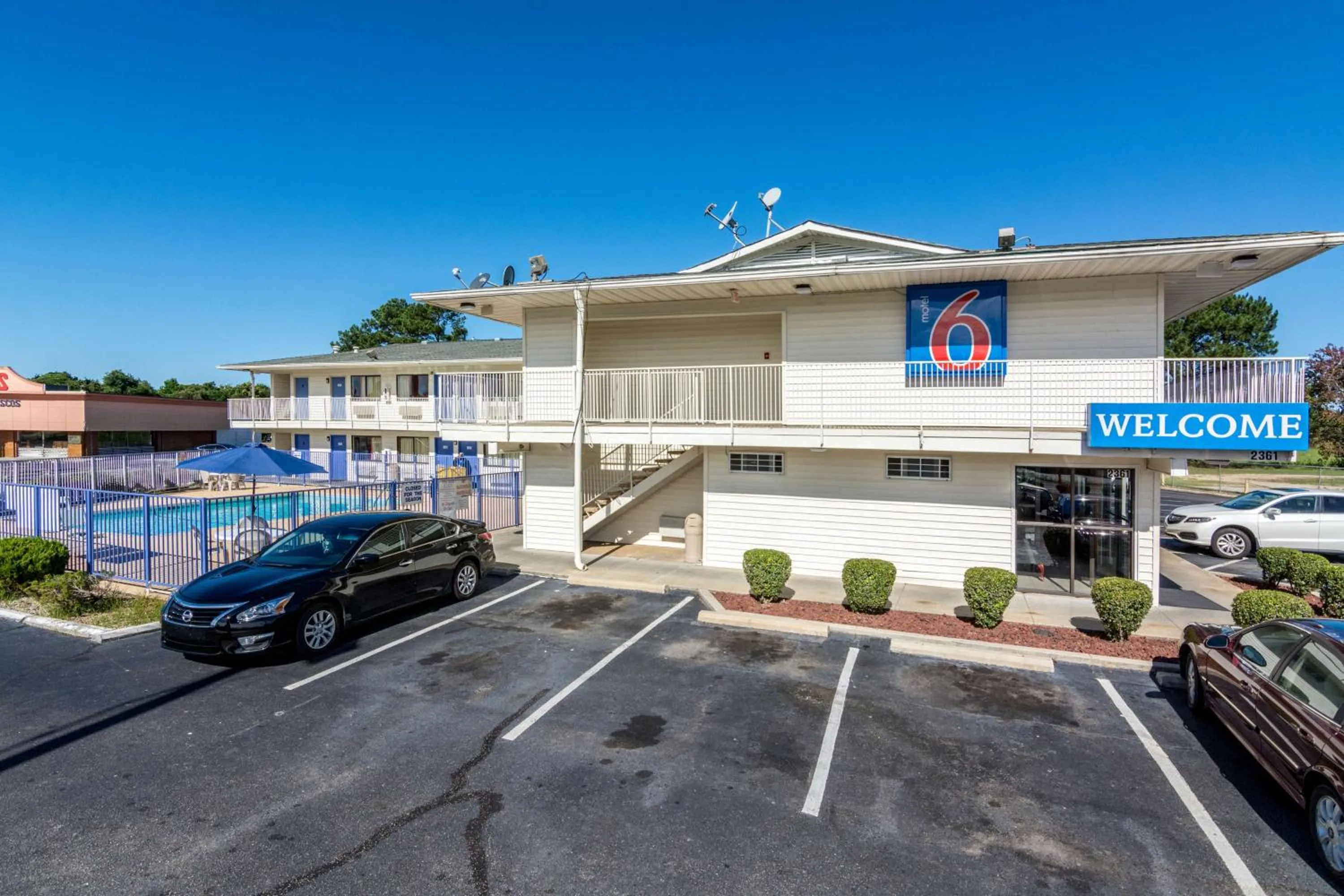 Property building in Motel 6-Lumberton, NC