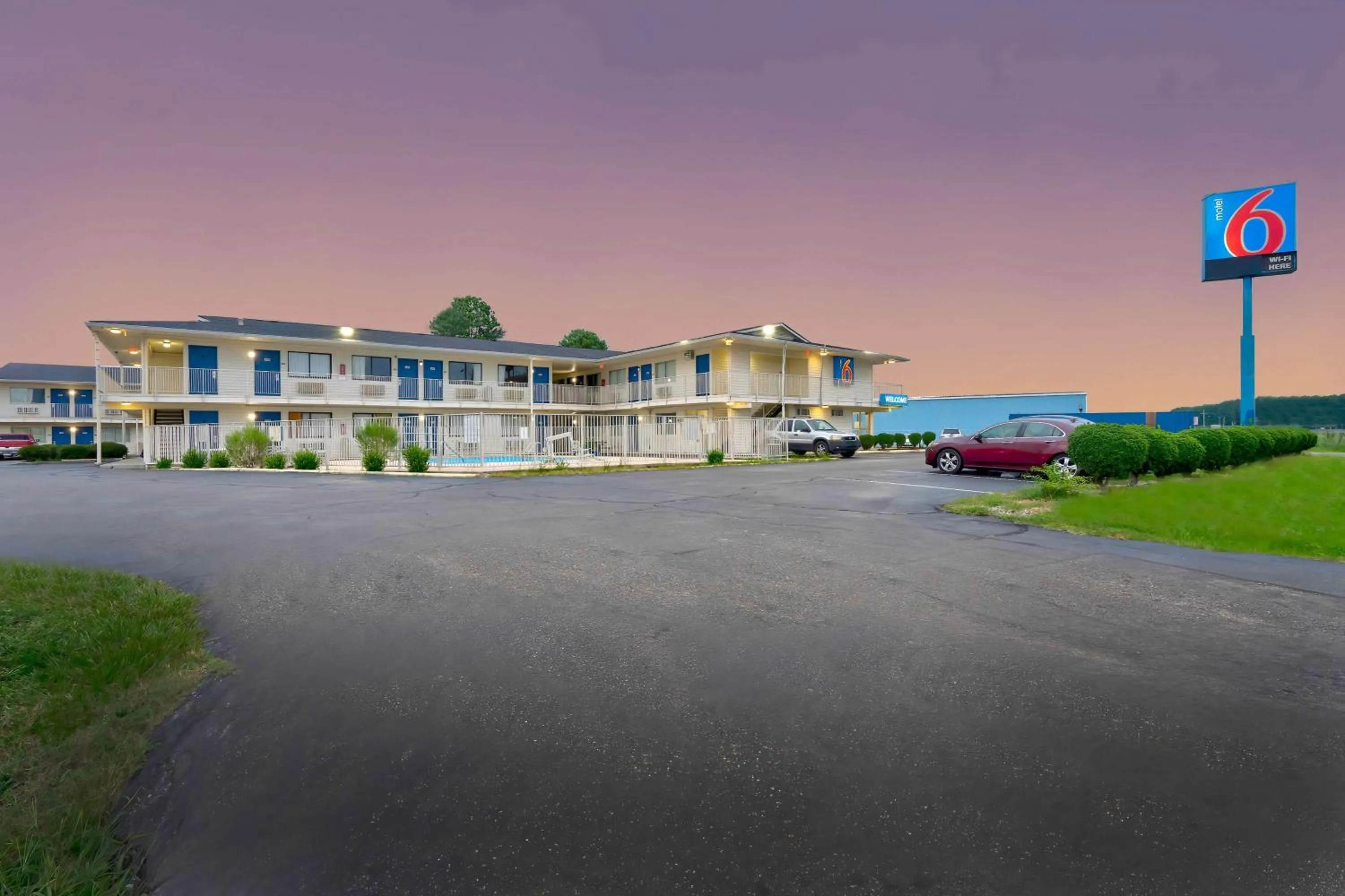 Property building in Motel 6-Lumberton, NC