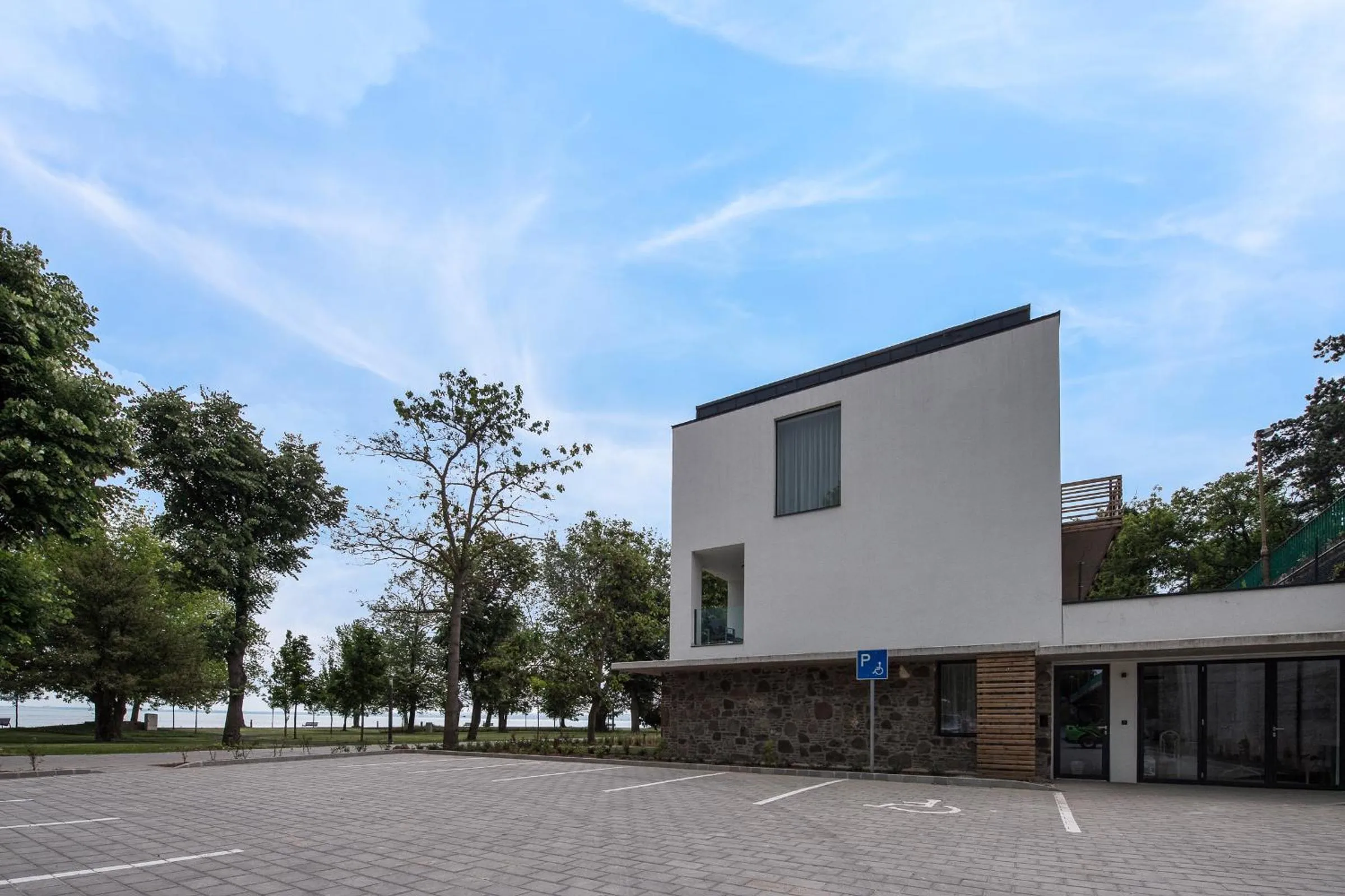 Property building in Oliver Lux