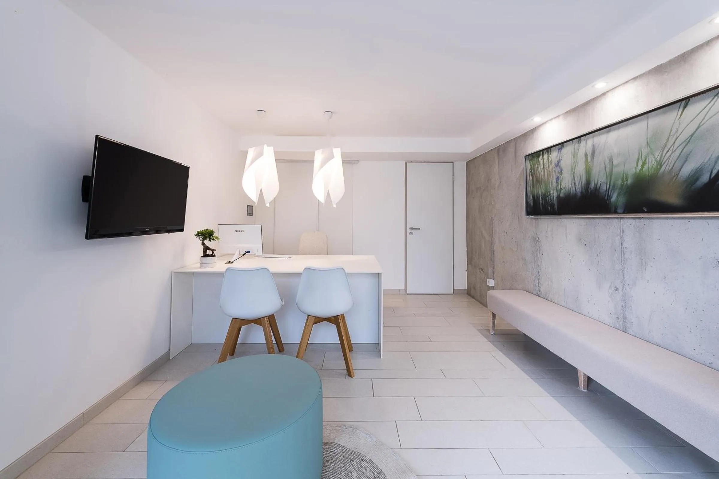 Business facilities in Oliver Lux