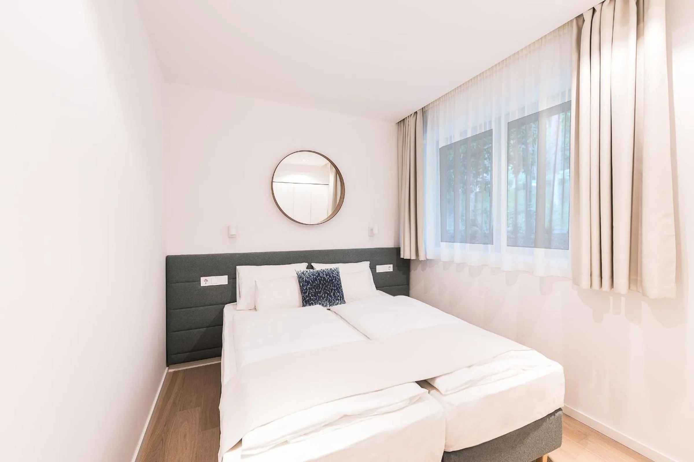 Bedroom, Bed in Oliver Lux