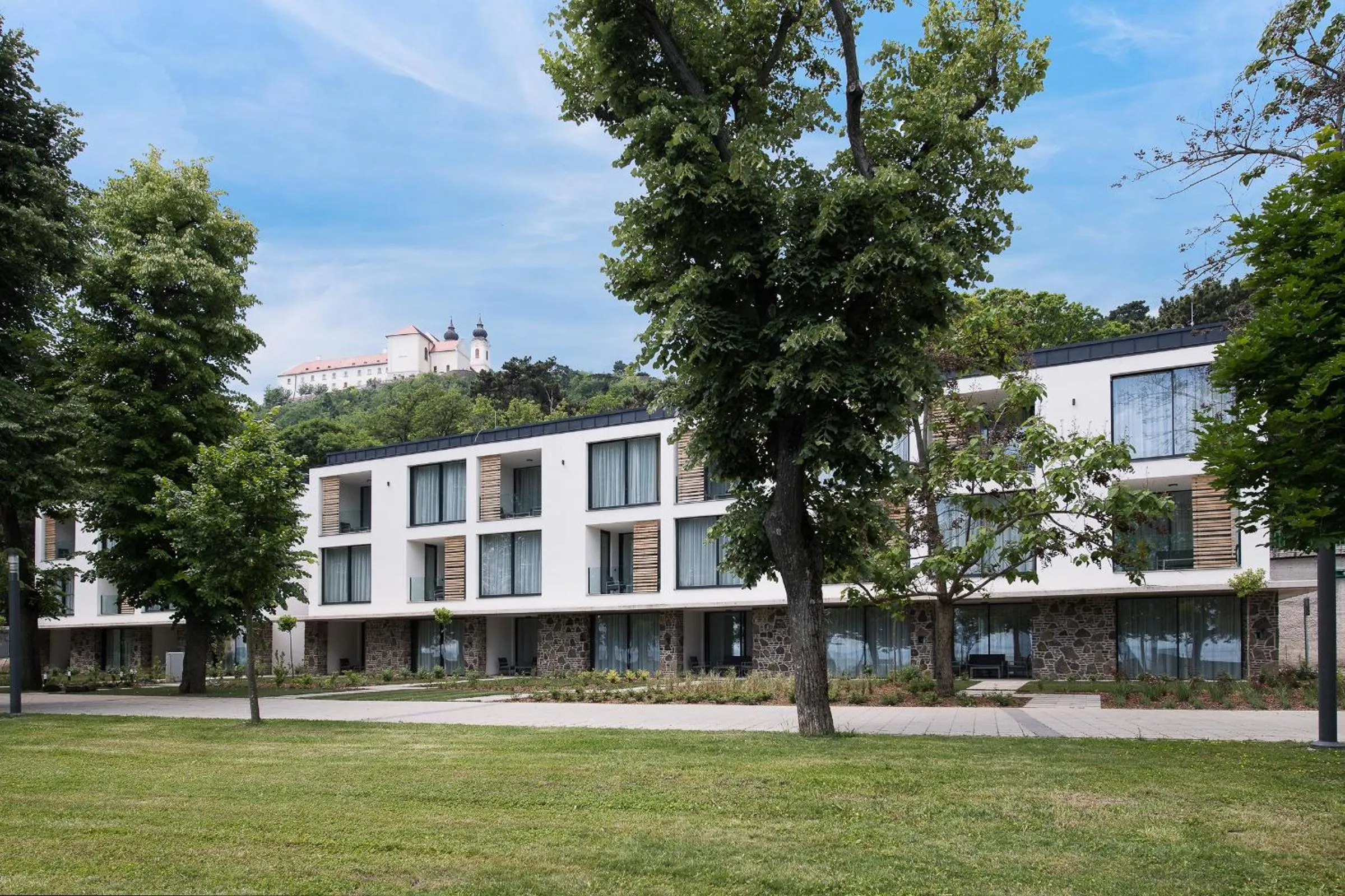 Property building in Oliver Lux