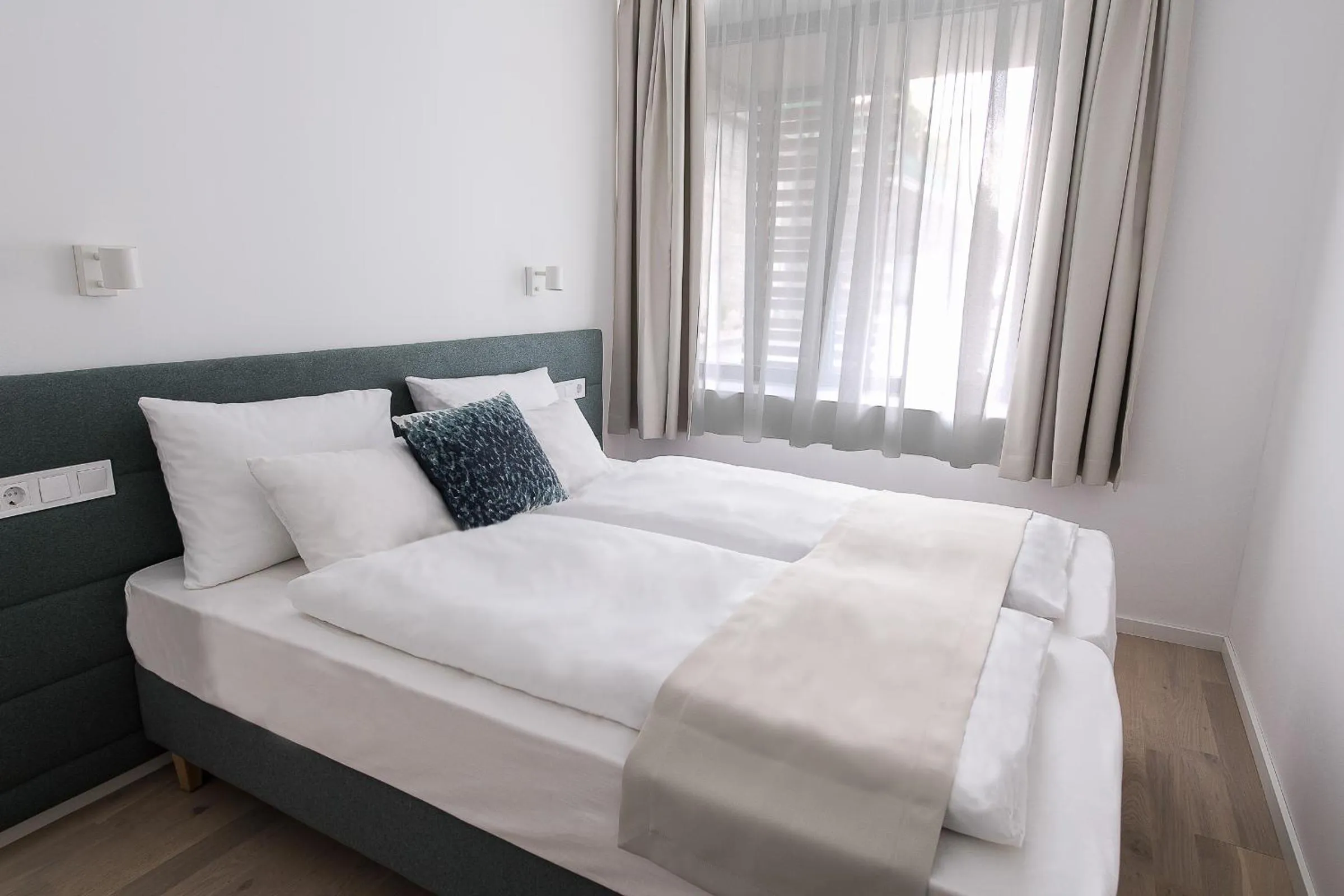 Bedroom, Bed in Oliver Lux