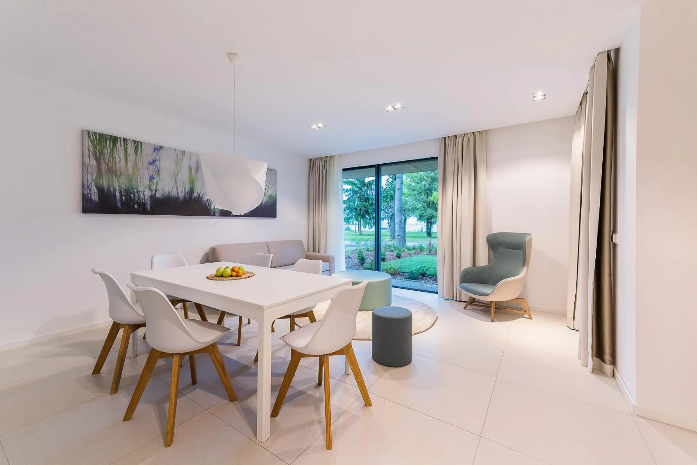 Dining area in Oliver Lux