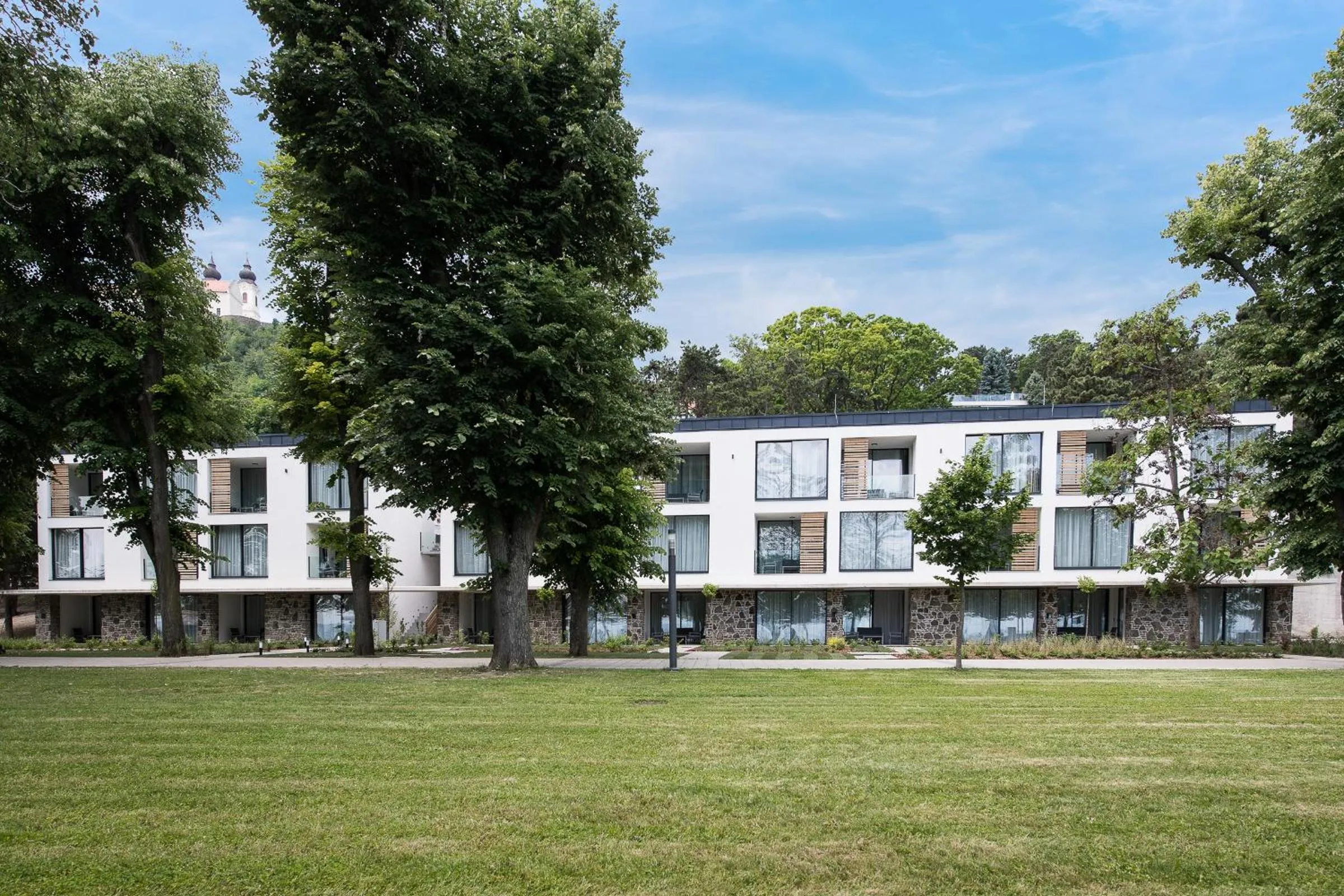 Property building in Oliver Lux