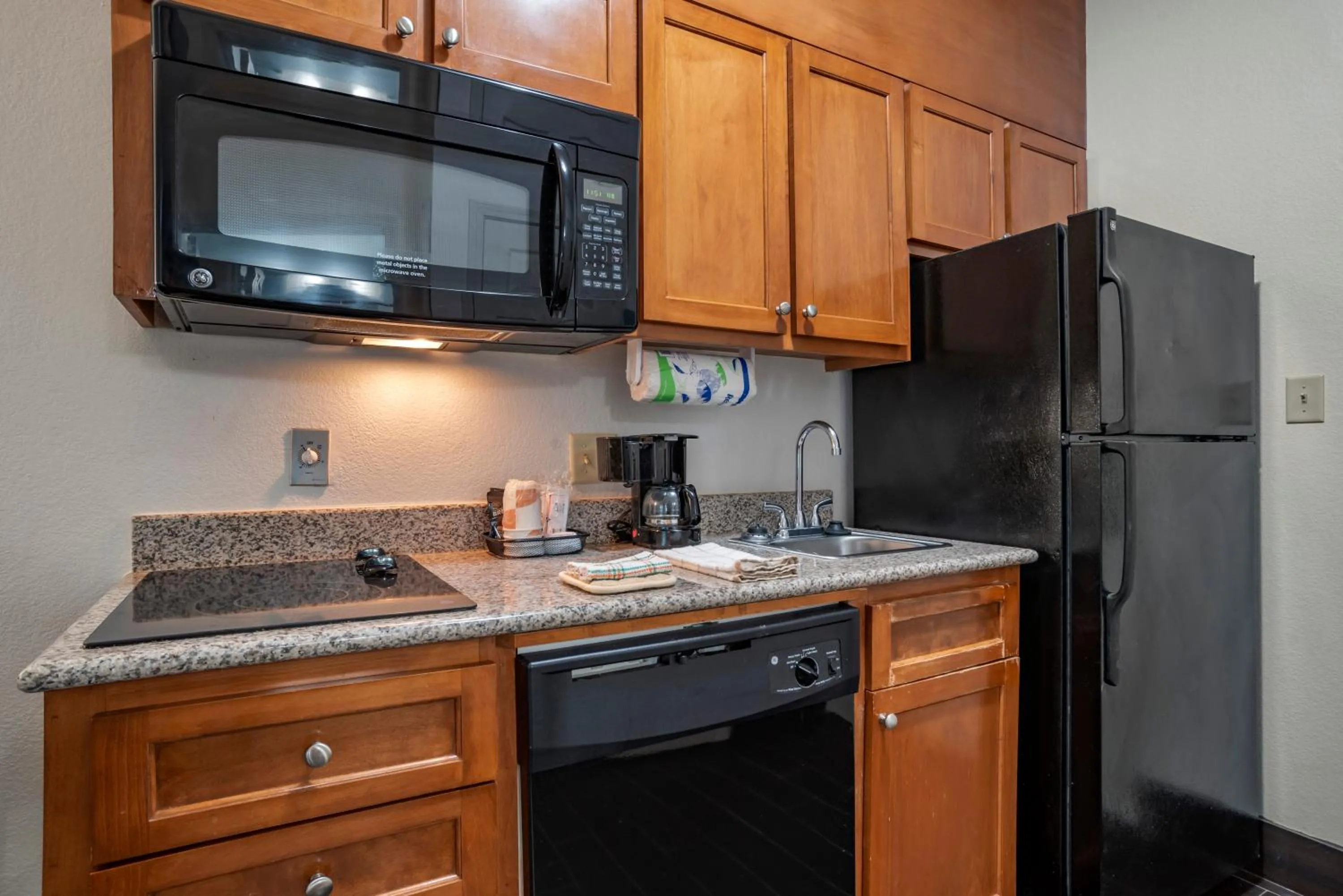 Kitchen or kitchenette in MainStay Suites Denham Springs - Baton Rouge East