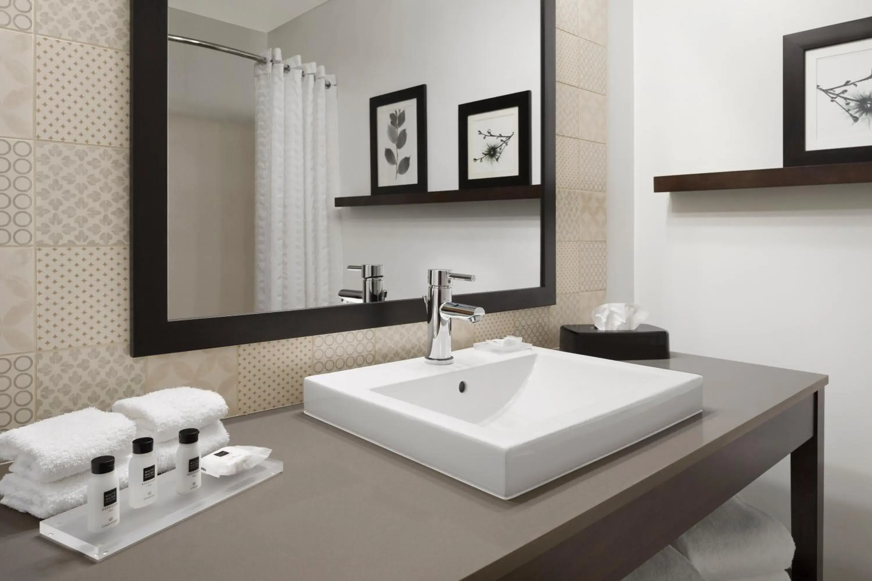 Queen Room - Non-Smoking in Country Inn & Suites by Radisson, Columbus Airport, OH Queen Room - Non-Smoking in Country Inn & Suites by Radisson, Columbus Airport, OH