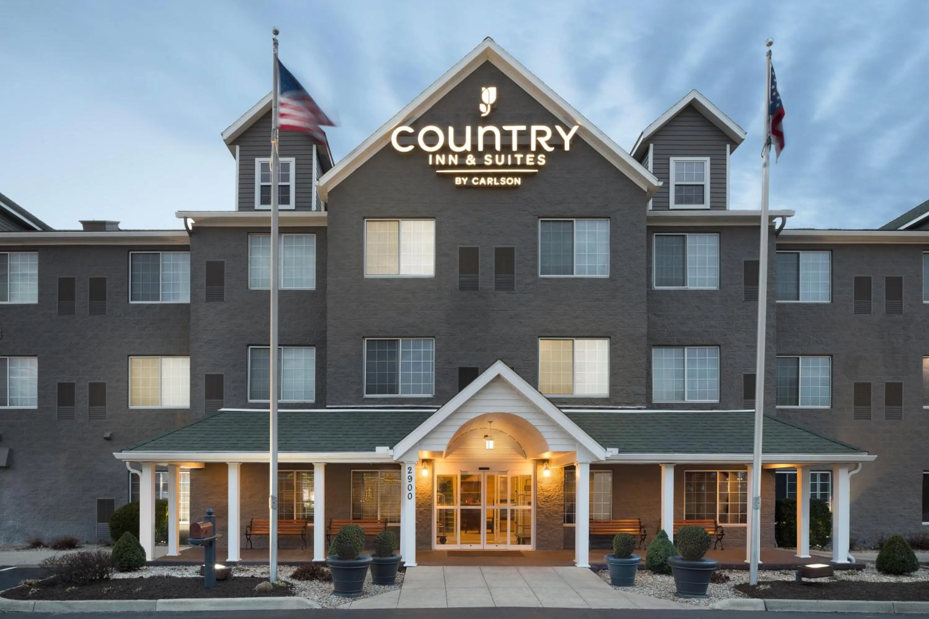 Facade/entrance in Country Inn & Suites by Radisson, Columbus Airport, OH
