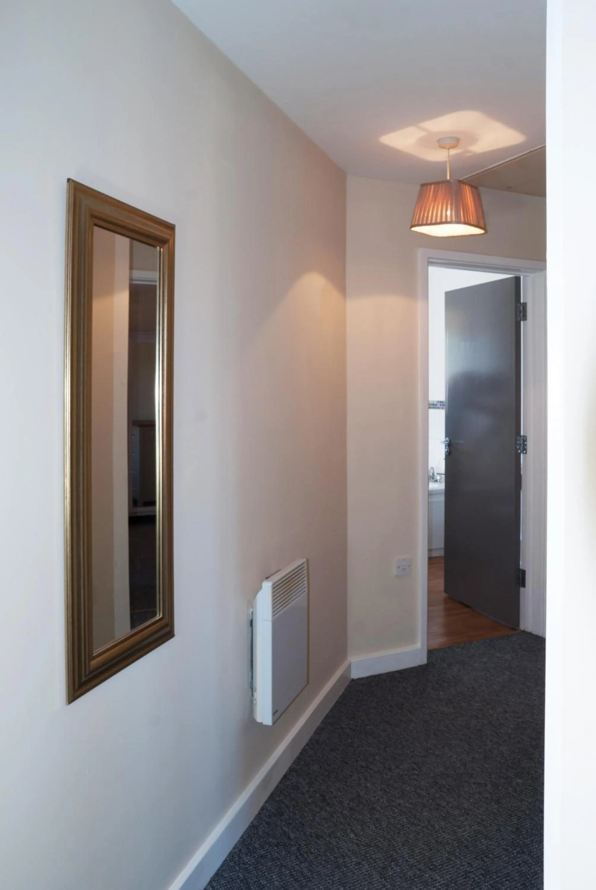 Lobby or reception in Chestnut Court 2 Bed Apartment FREE Parking WiiFi Smart TV