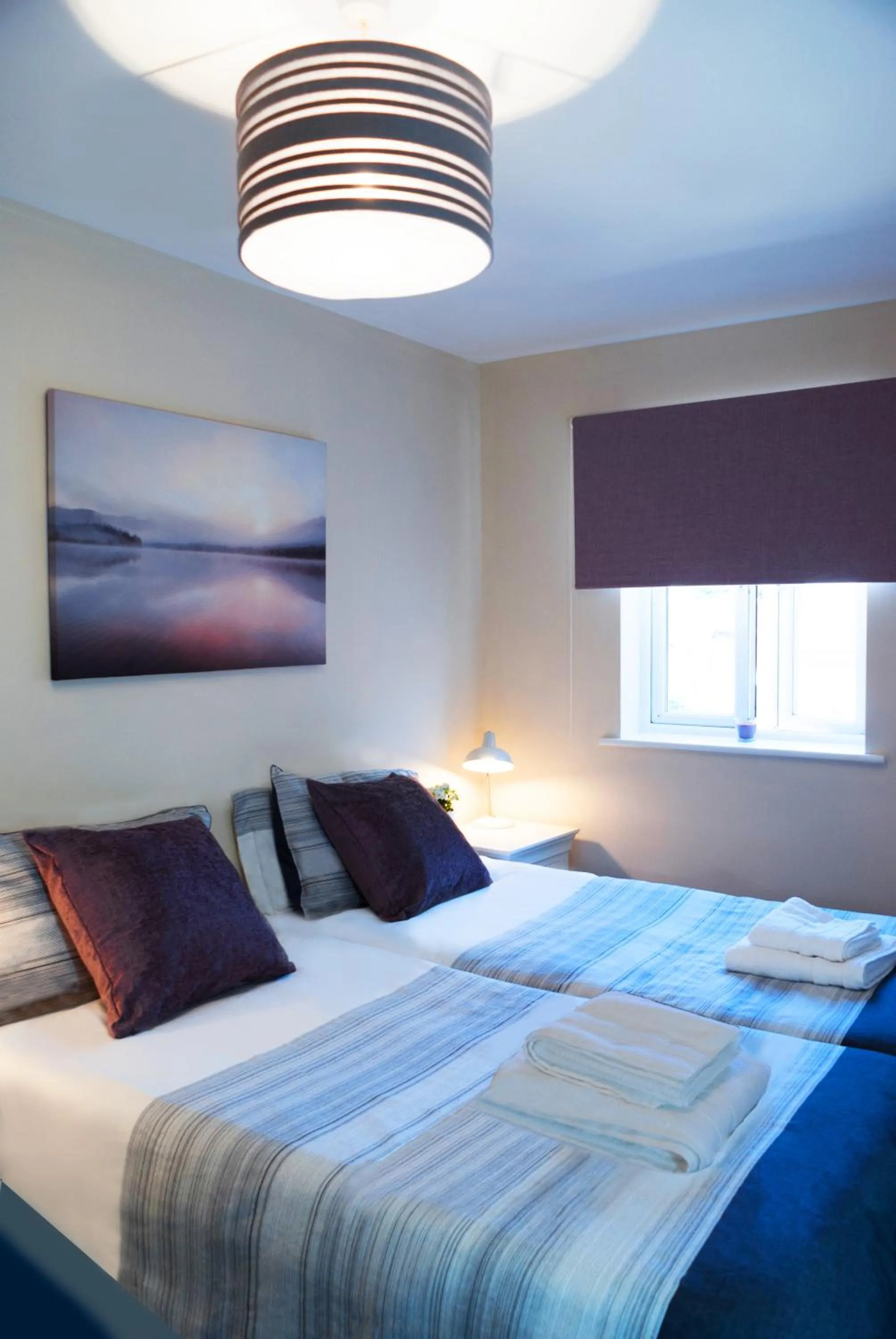 Bedroom, Bed in Chestnut Court 2 Bed Apartment FREE Parking WiiFi Smart TV