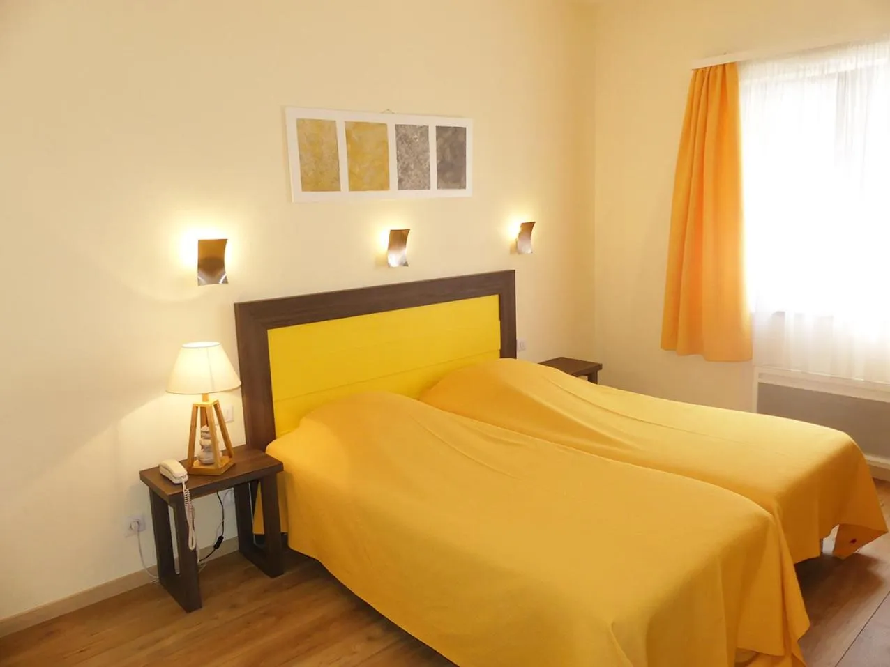 Bed in Hôtel Restaurant Aux Deux Roses