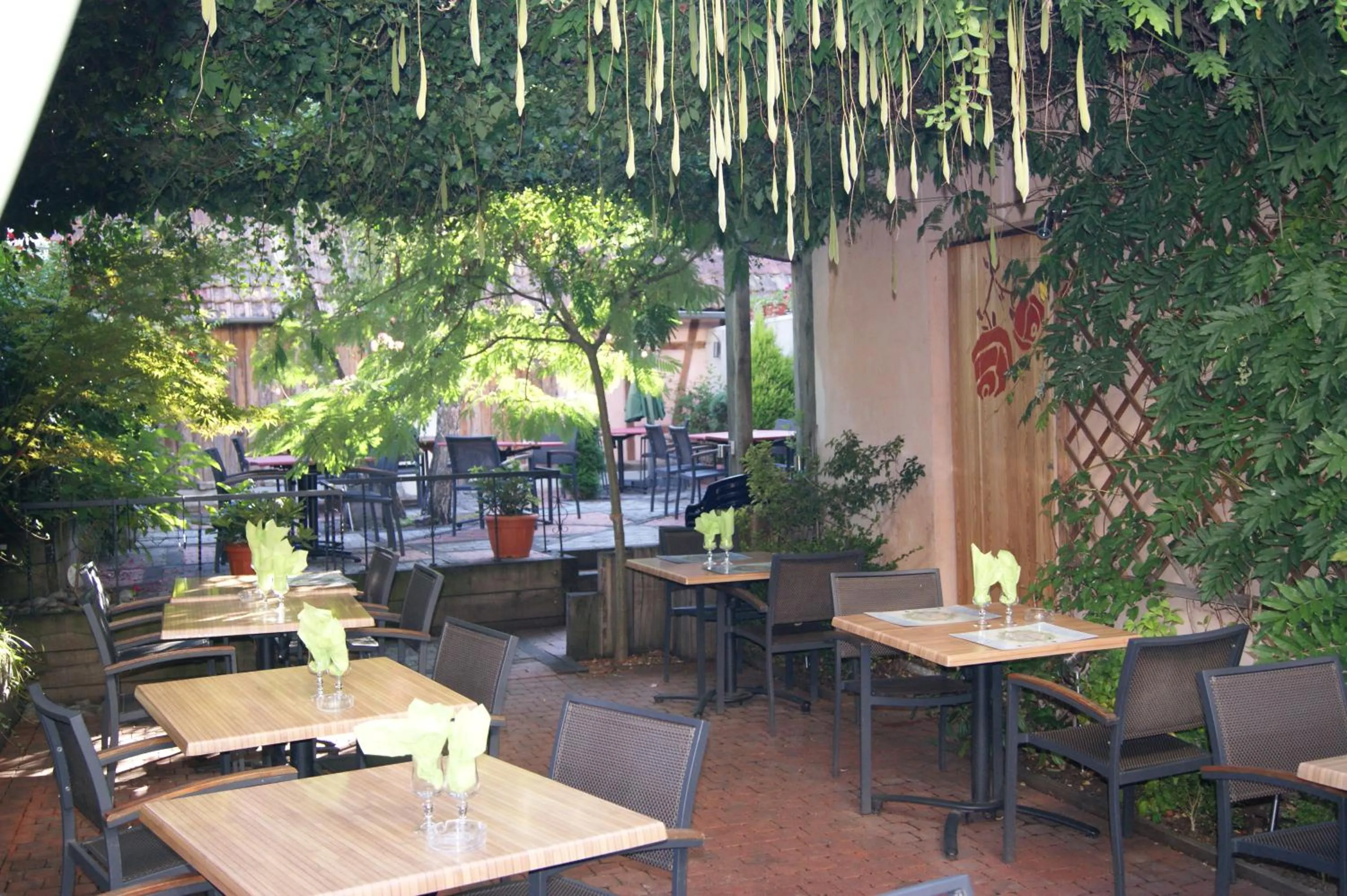 Restaurant/places to eat in Hôtel Restaurant Aux Deux Roses