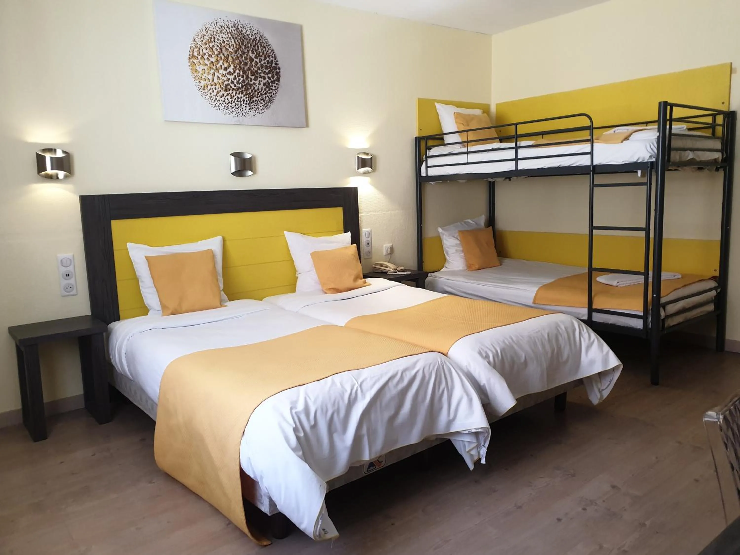 Bed in Hôtel Restaurant Aux Deux Roses