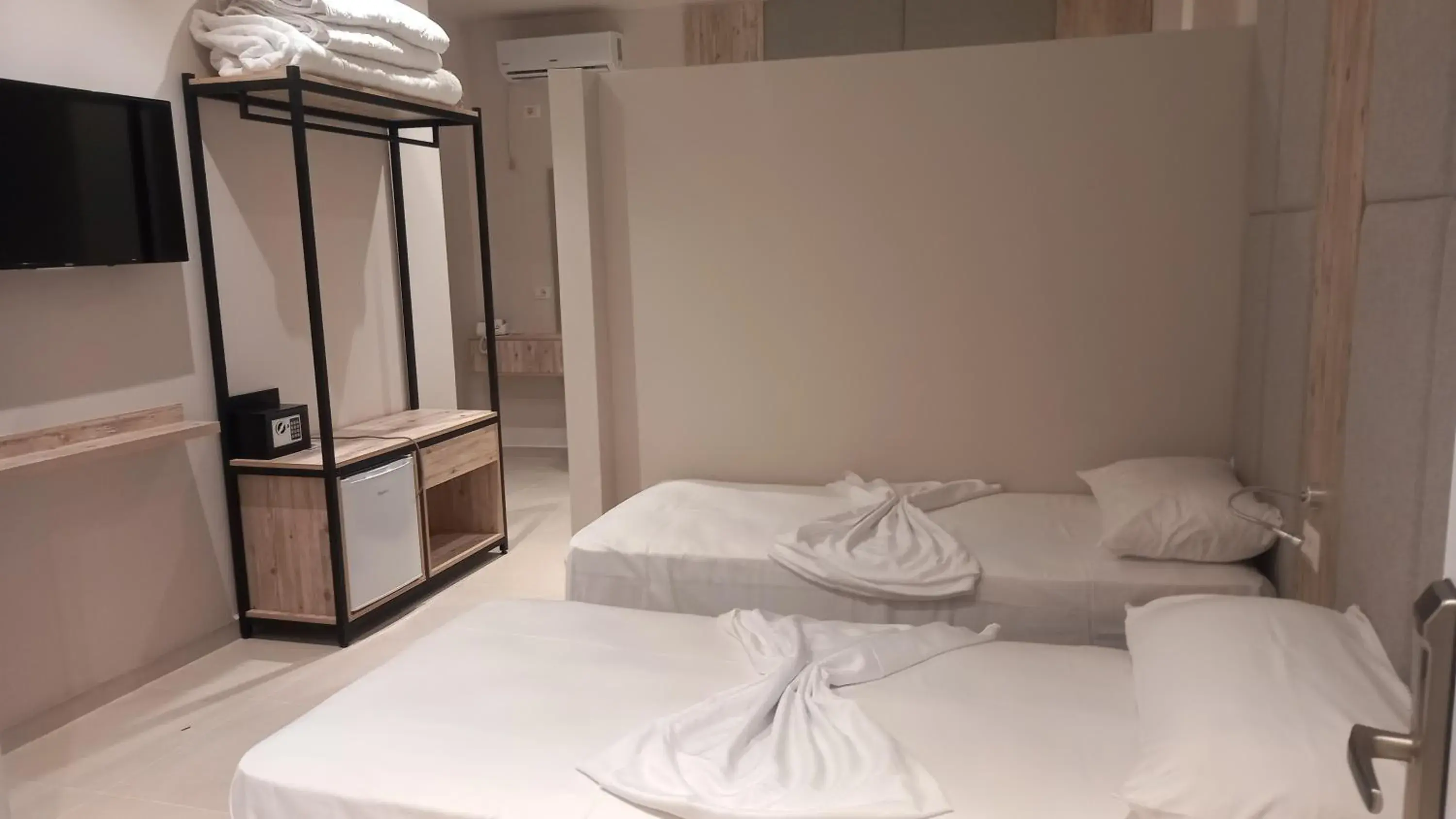 Quadruple Room with Balcony in Hotel Aglon Quadruple Room with Balcony in Hotel Aglon