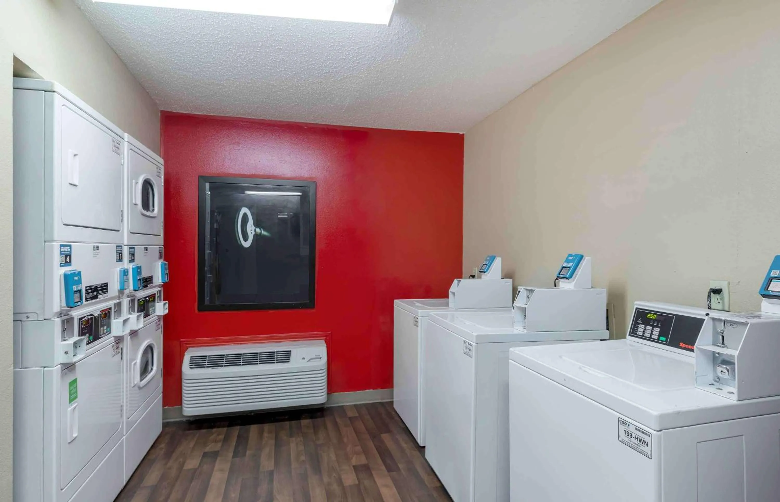 Property building in Extended Stay America Select Suites - Dallas - Farmers Branch