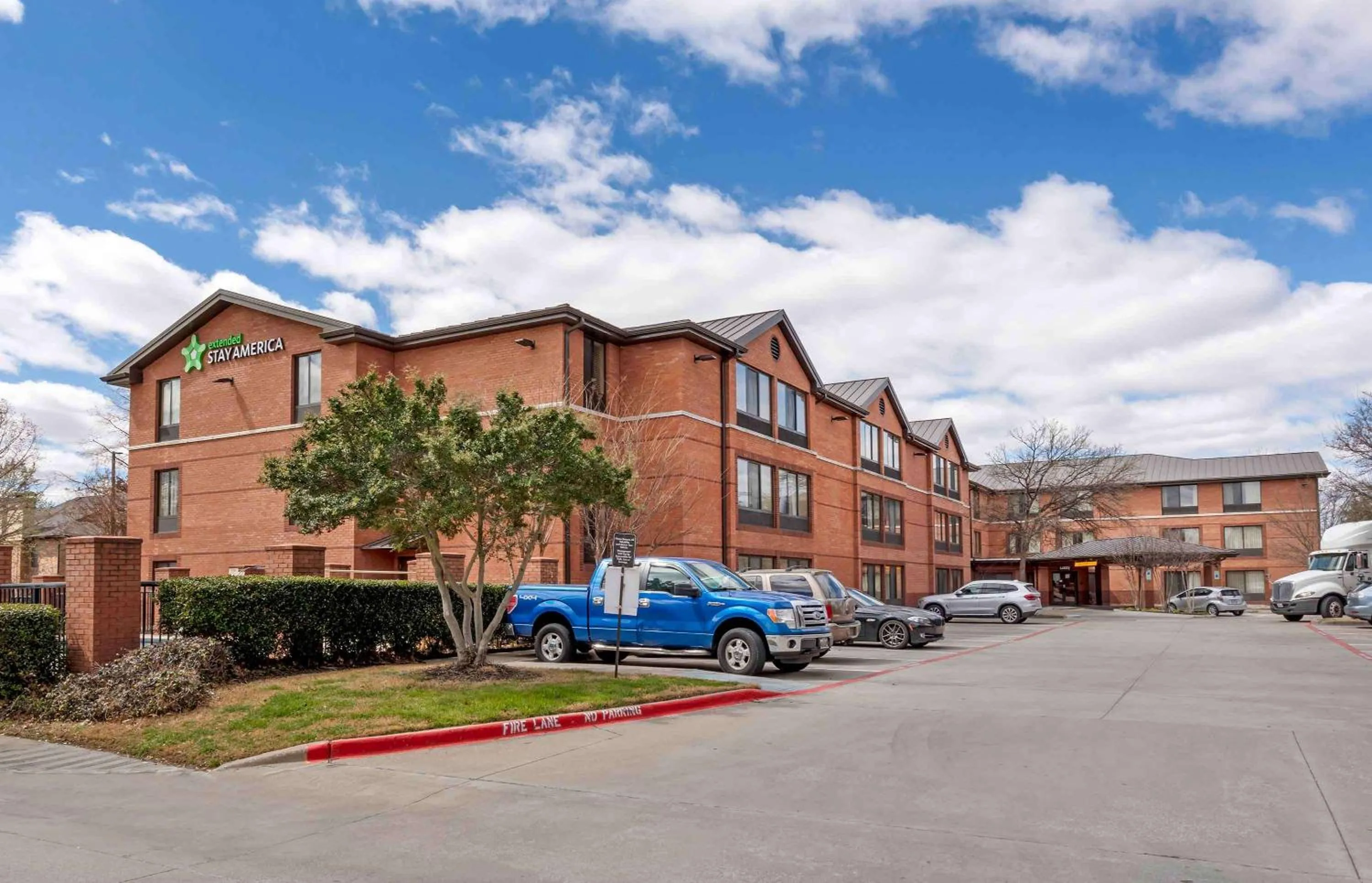 Property building in Extended Stay America Select Suites - Dallas - Farmers Branch