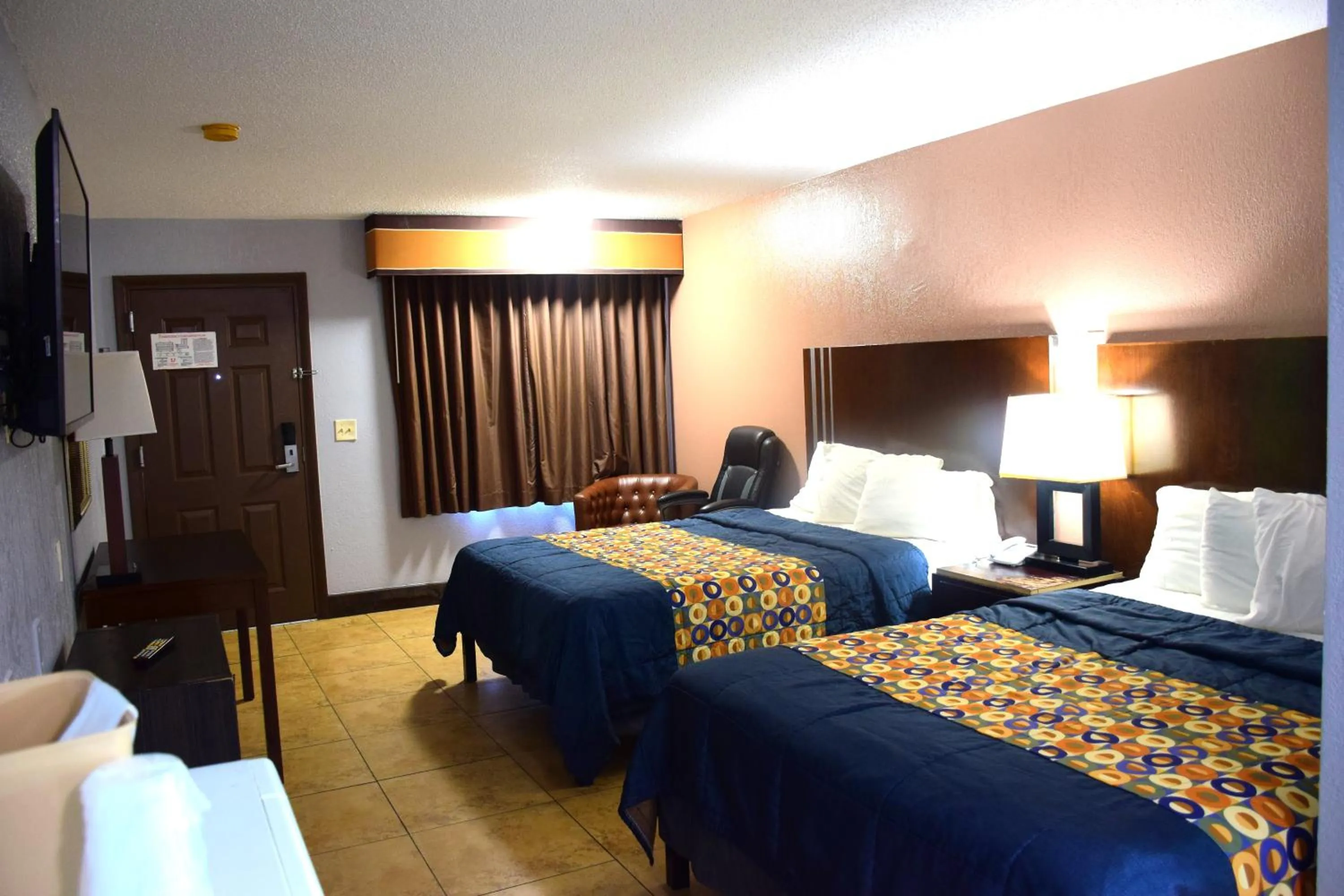 Bed in Flamingo Motel