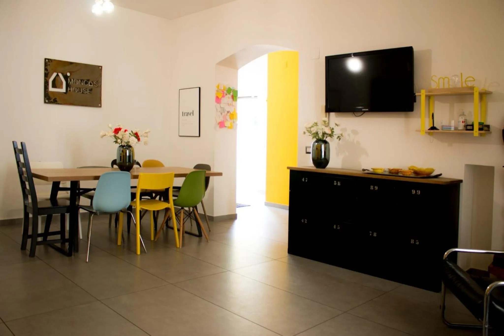 Communal lounge/ TV room in Mira Vietri