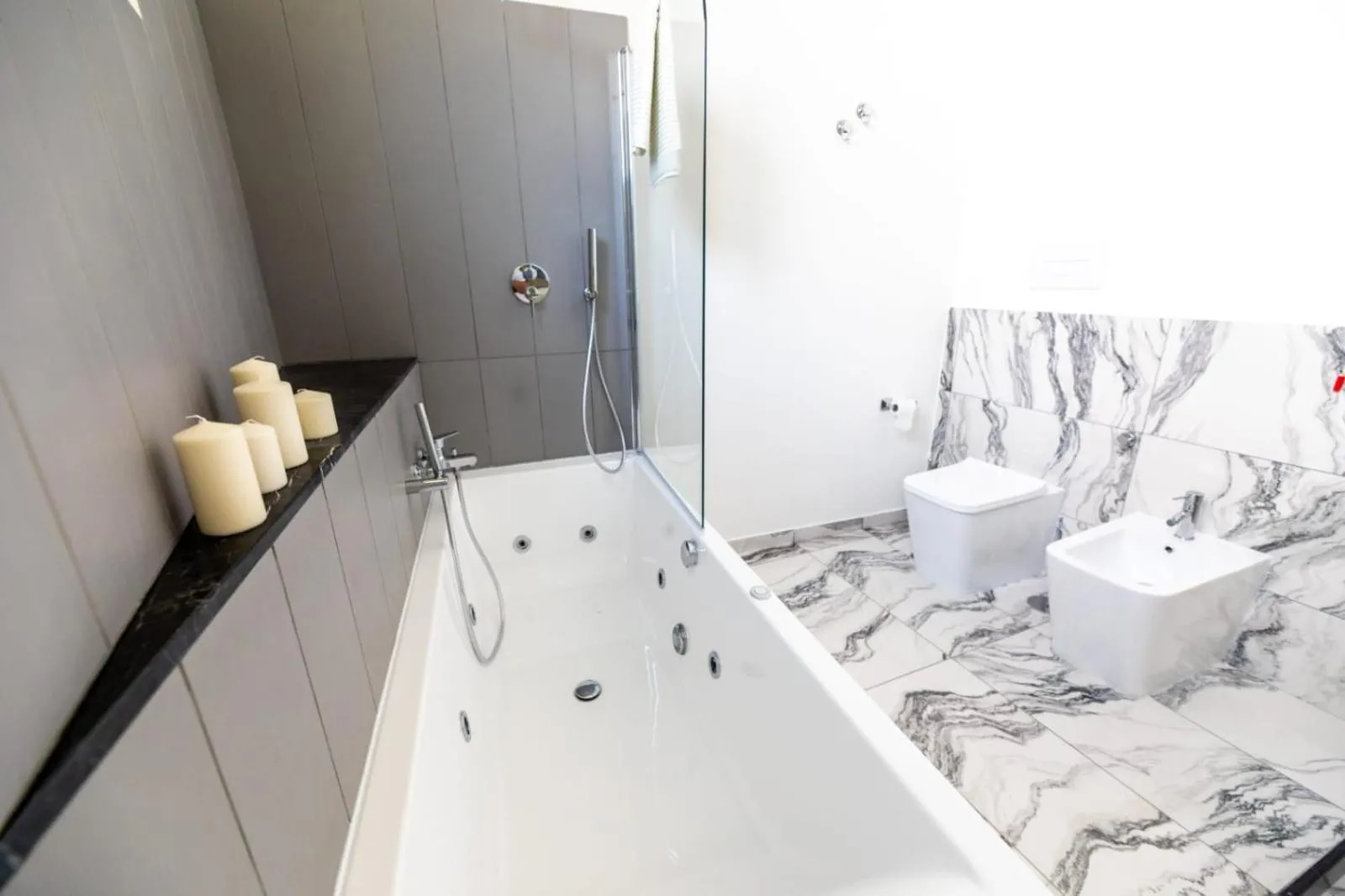 Bathroom in Mira Vietri