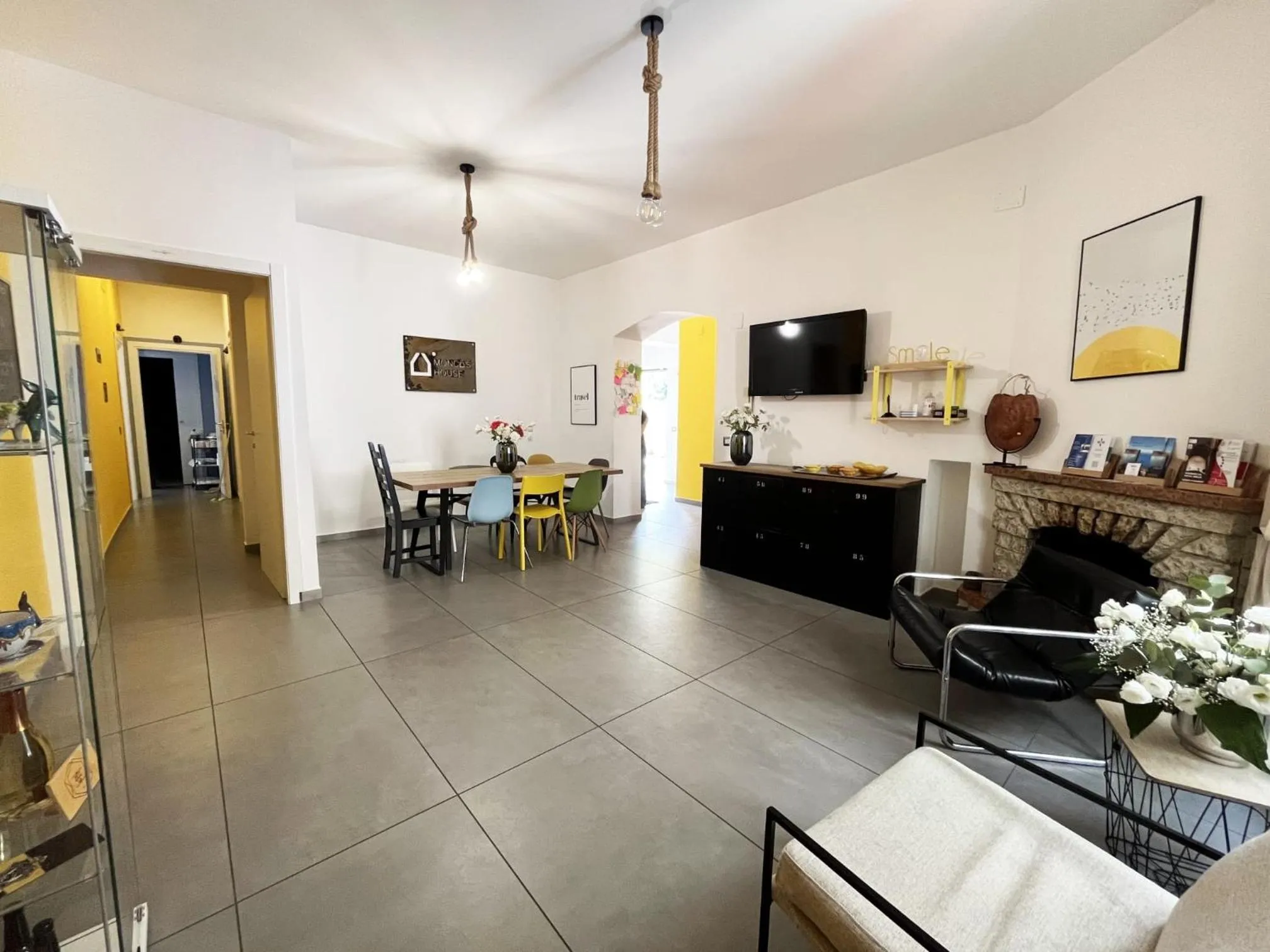 Communal lounge/ TV room in Mira Vietri