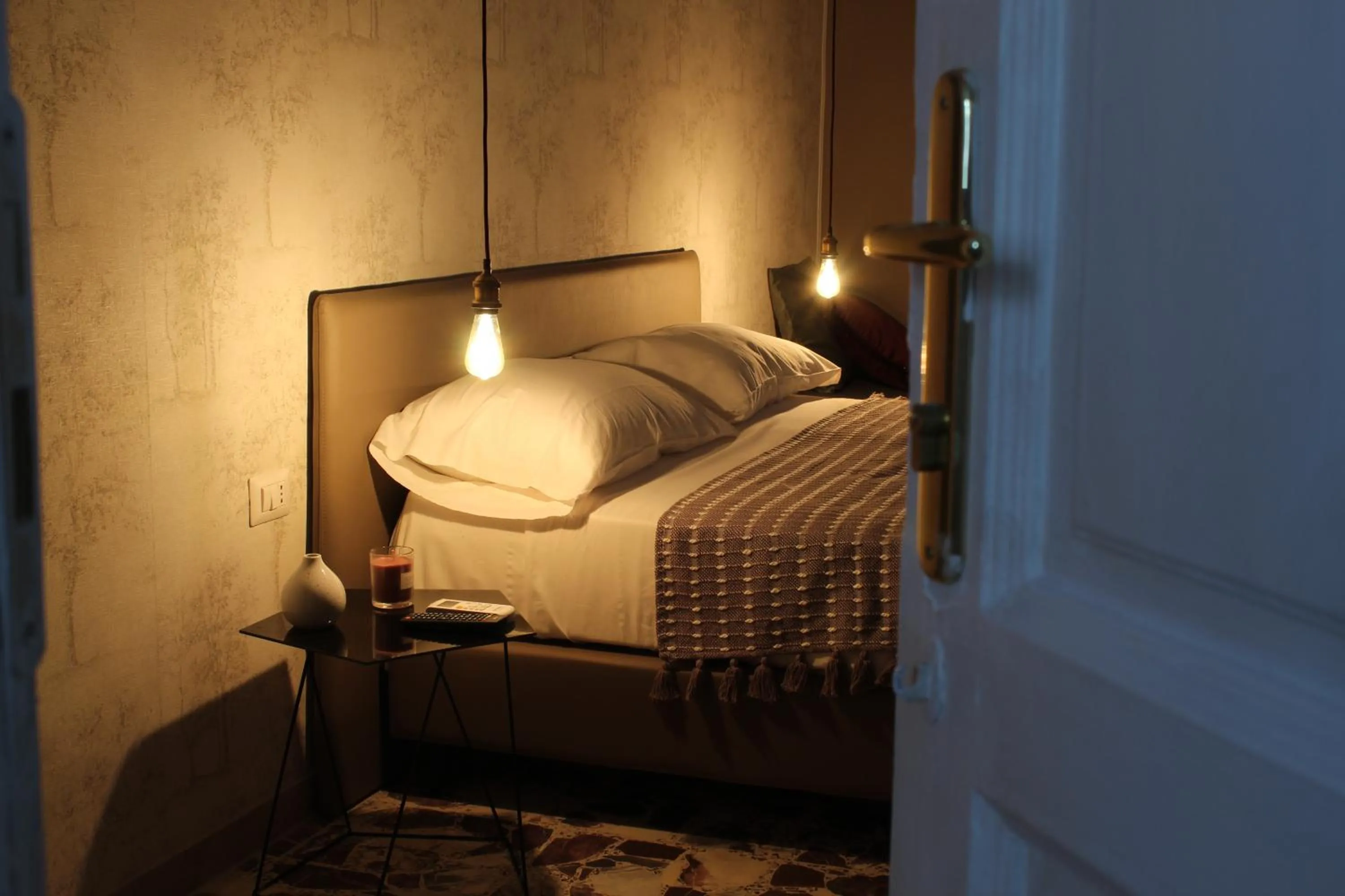 Photo of the whole room, Bed in N'Art Suites - Napoli