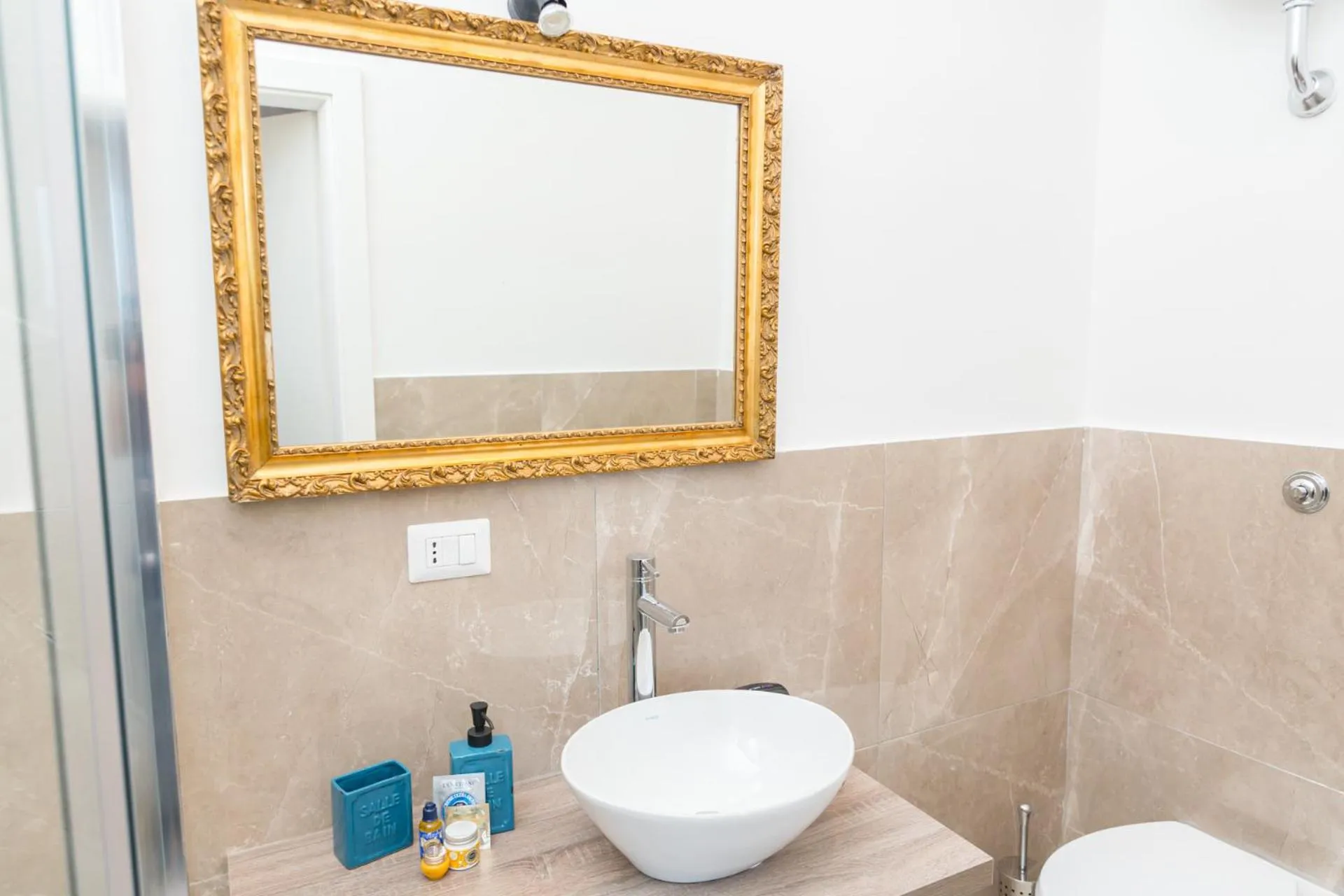 Shower in N'Art Suites - Napoli