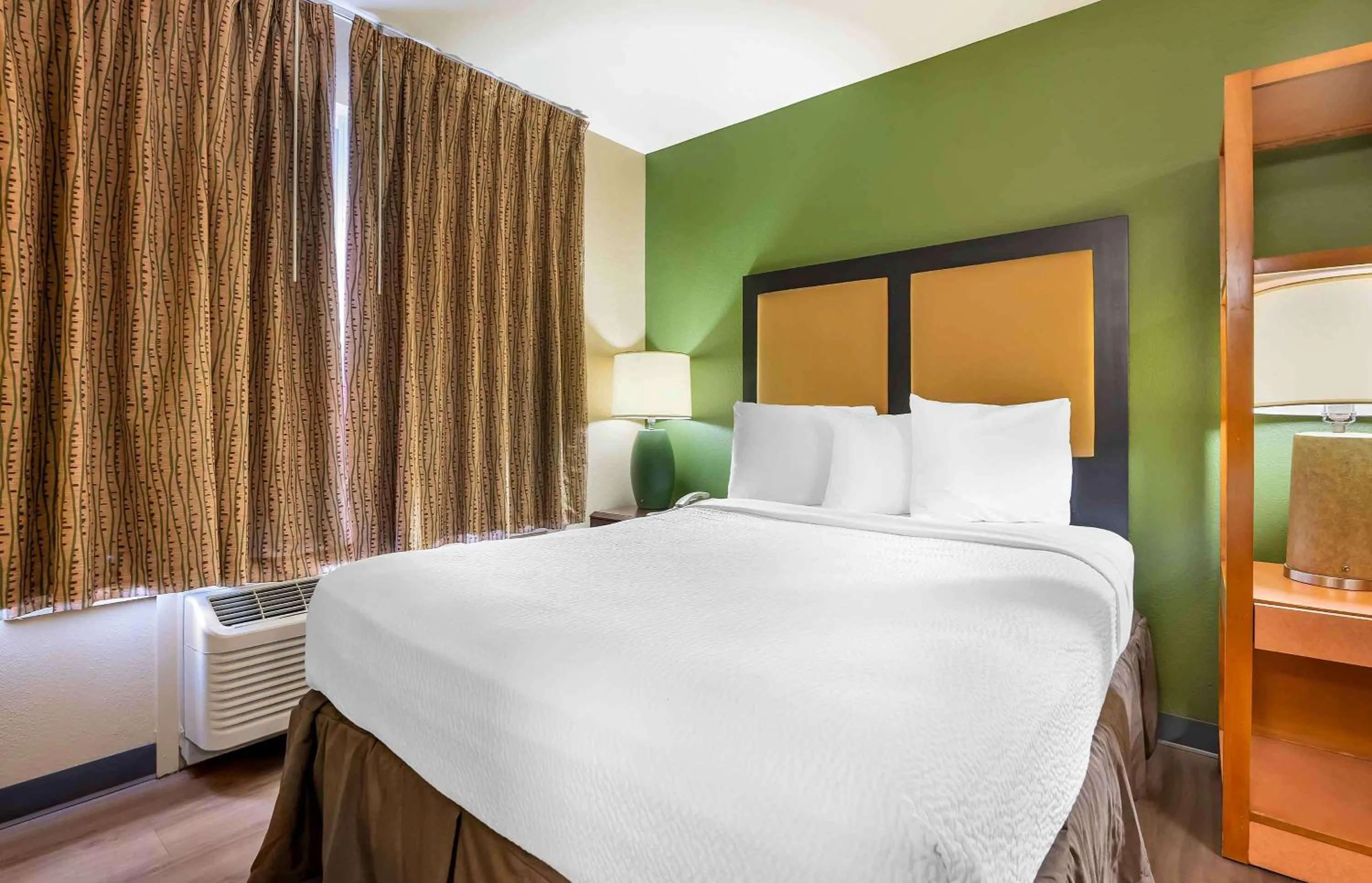 Bedroom, Bed in Extended Stay America Suites - Columbus - Tuttle
