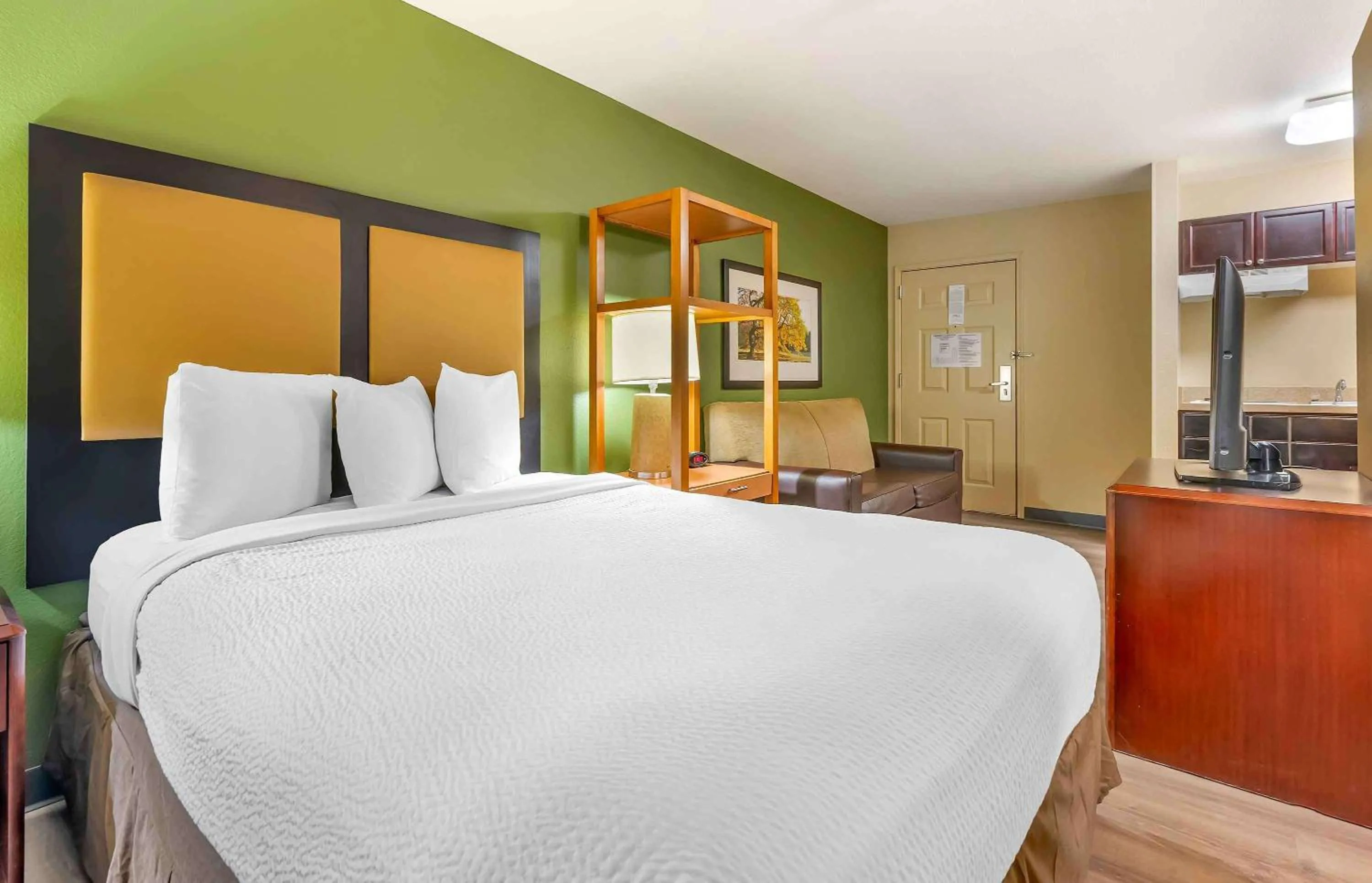 Bedroom, Bed in Extended Stay America Suites - Columbus - Tuttle