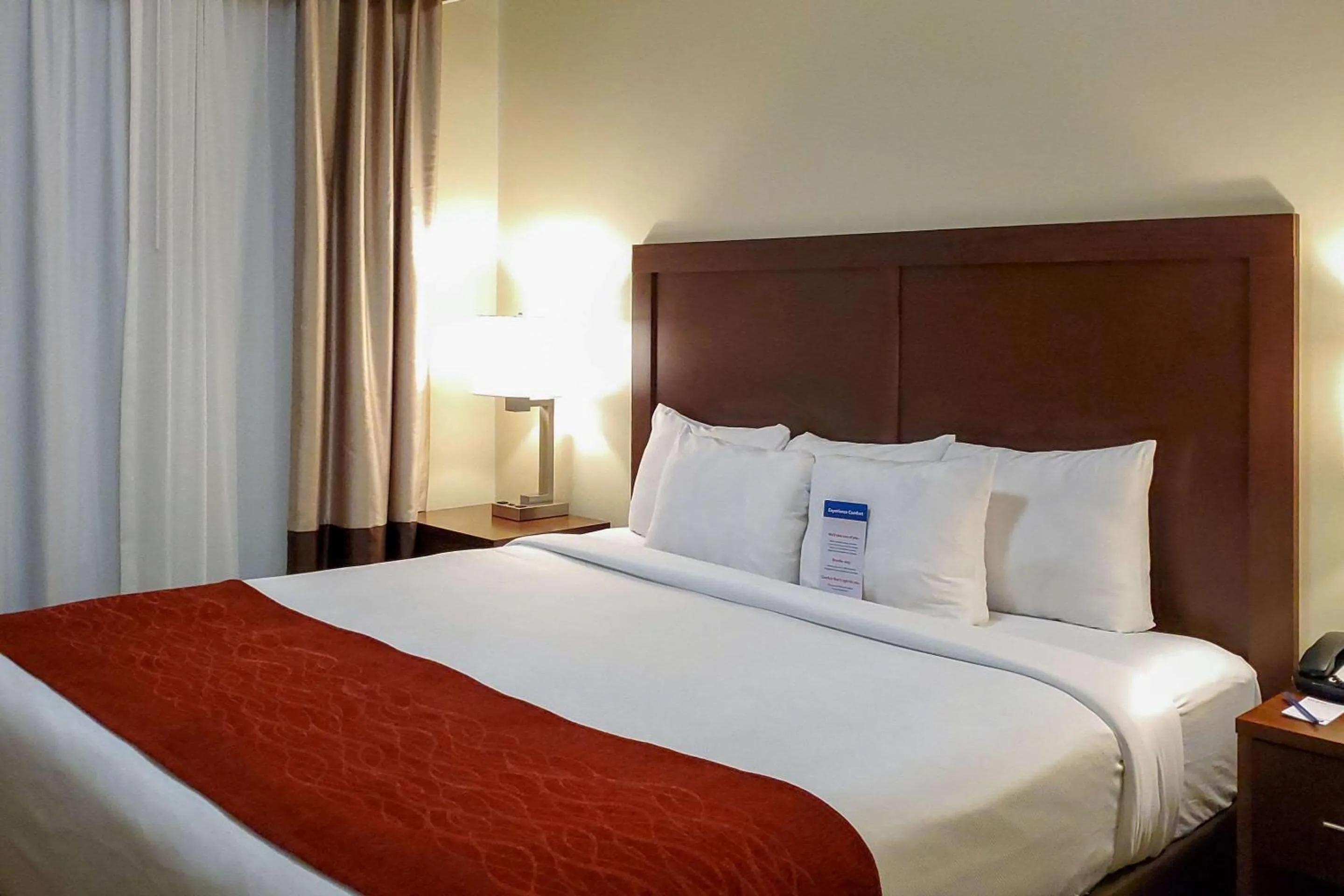 Photo of the whole room in Comfort Inn & Suites Tempe Phoenix Sky Harbor Airport