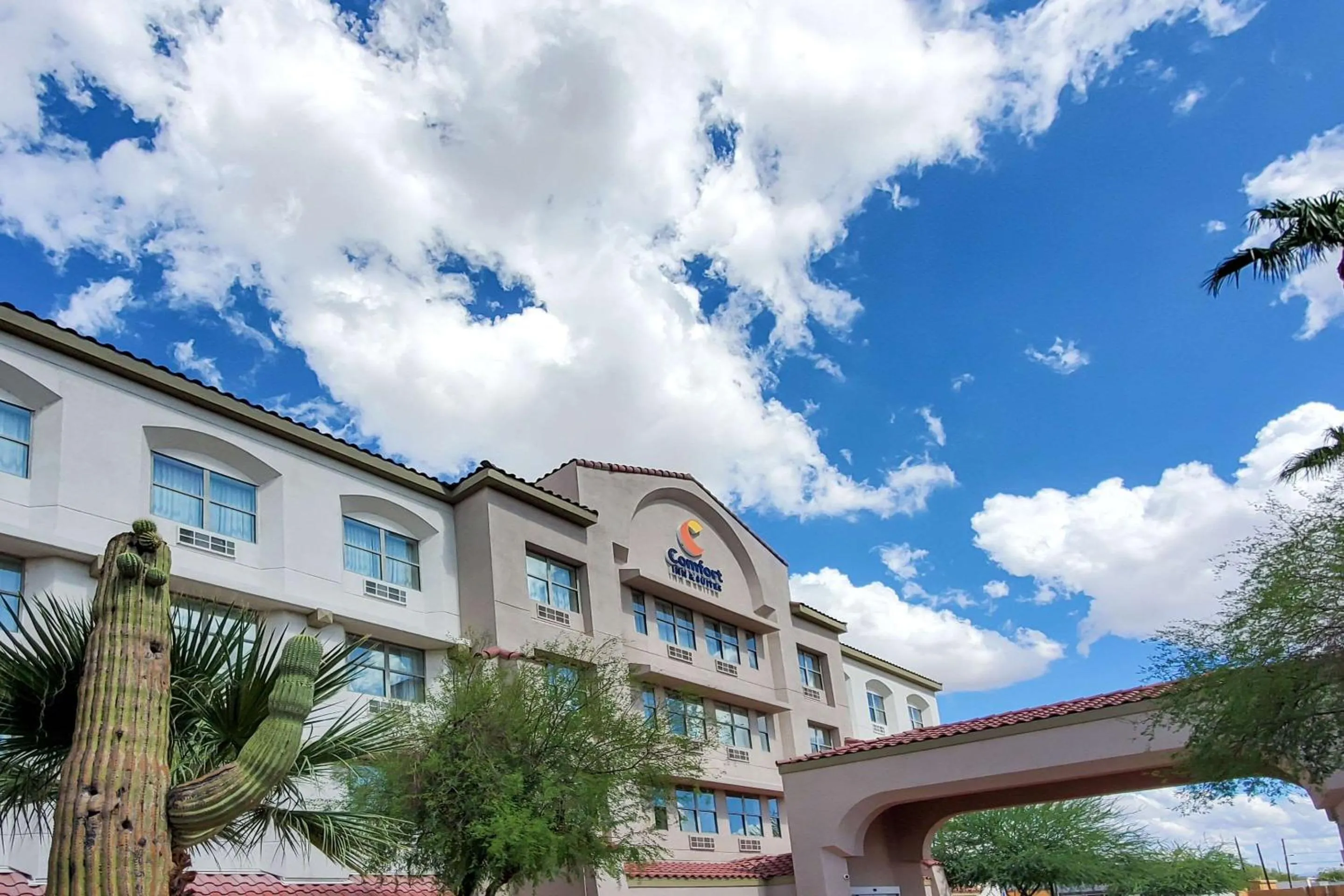 Property building in Comfort Inn & Suites Tempe Phoenix Sky Harbor Airport