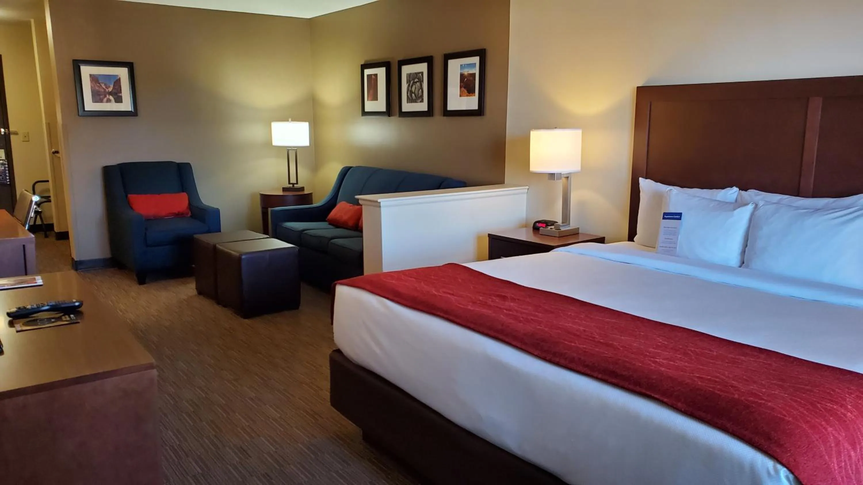 Photo of the whole room in Comfort Inn & Suites Tempe Phoenix Sky Harbor Airport
