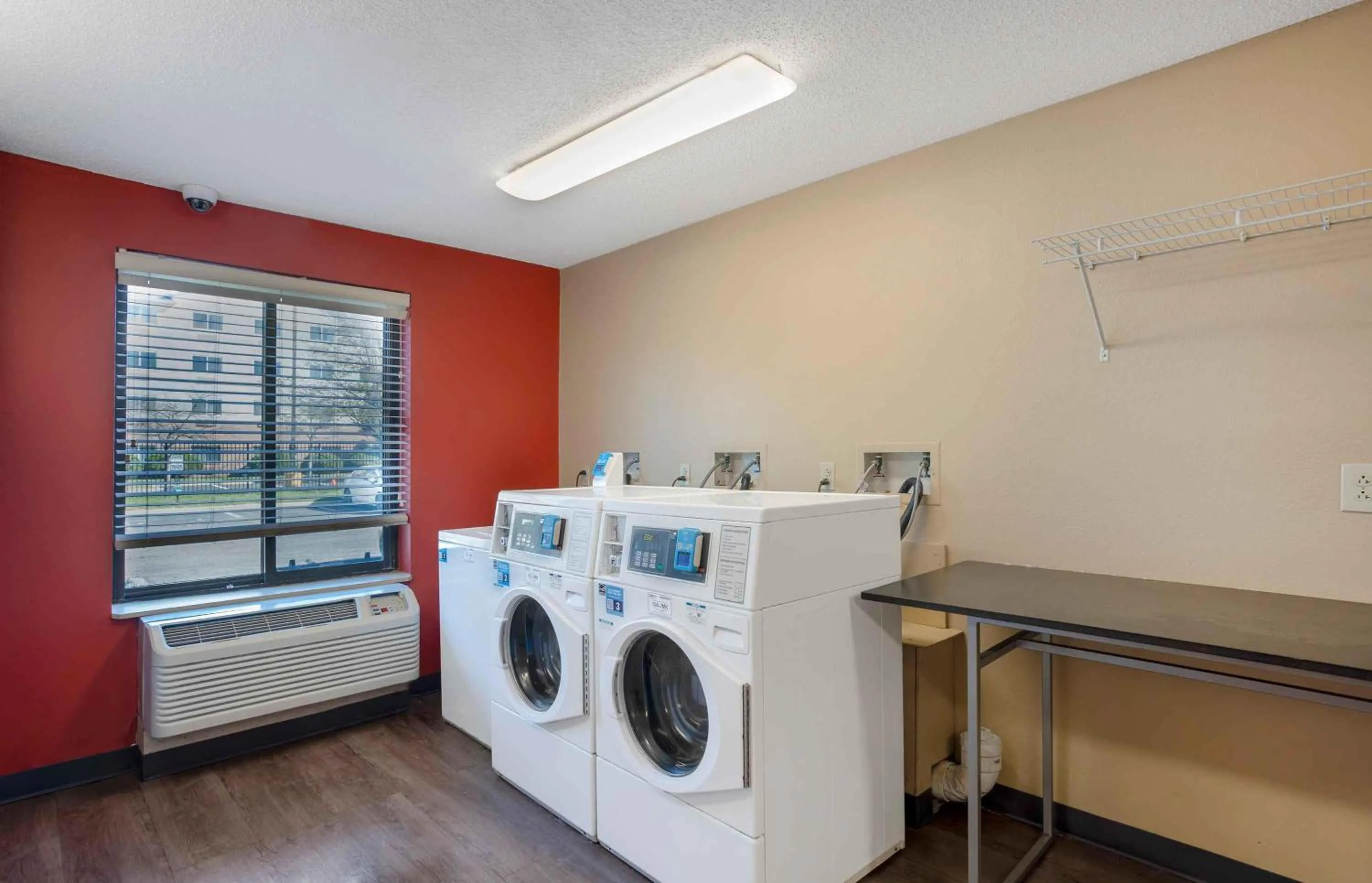 Property building in Extended Stay America Suites - Philadelphia - Airport - Bartram Ave