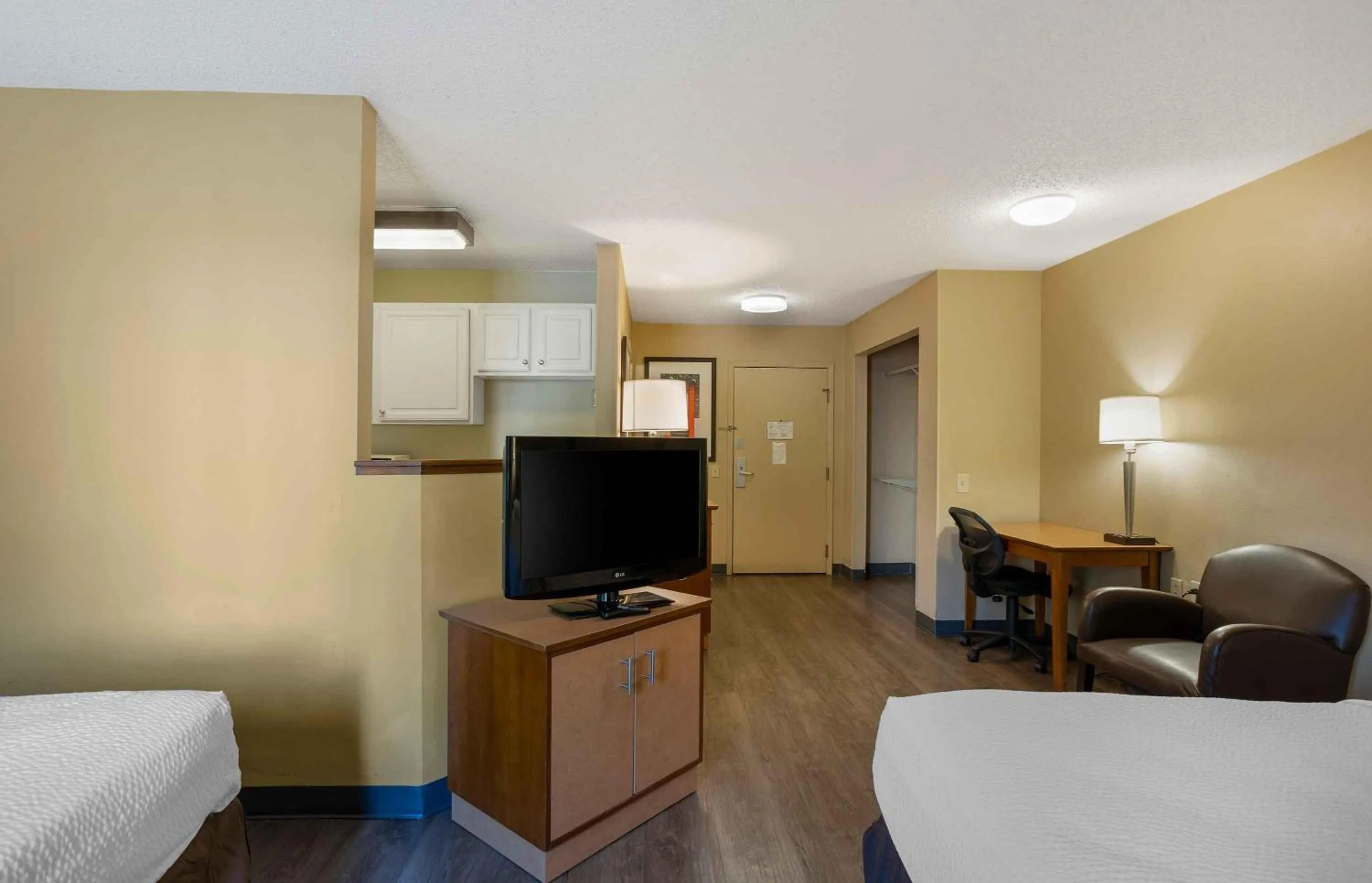 Bedroom, Bed in Extended Stay America Suites - Philadelphia - Airport - Bartram Ave