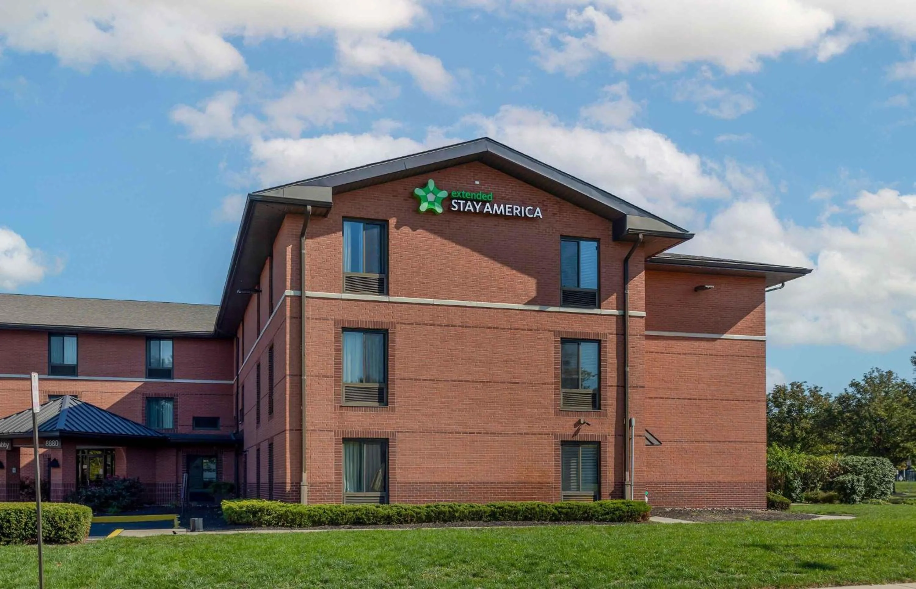 Property building in Extended Stay America Suites - Philadelphia - Airport - Bartram Ave