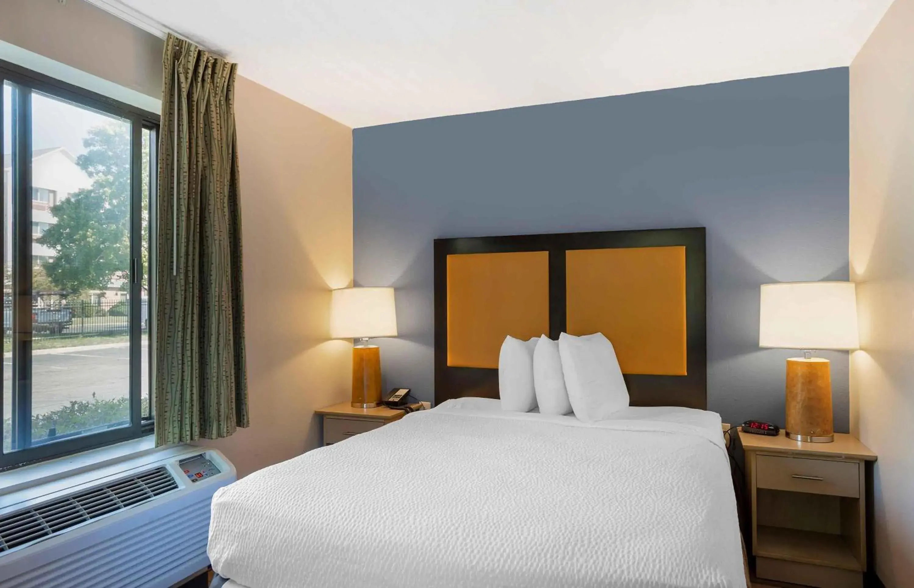 Deluxe Studio with 1 Queen Bed - Non-Smoking in Extended Stay America Suites - Philadelphia - Airport - Bartram Ave Deluxe Studio with 1 Queen Bed - Non-Smoking in Extended Stay America Suites - Philadelphia - Airport - Bartram Ave