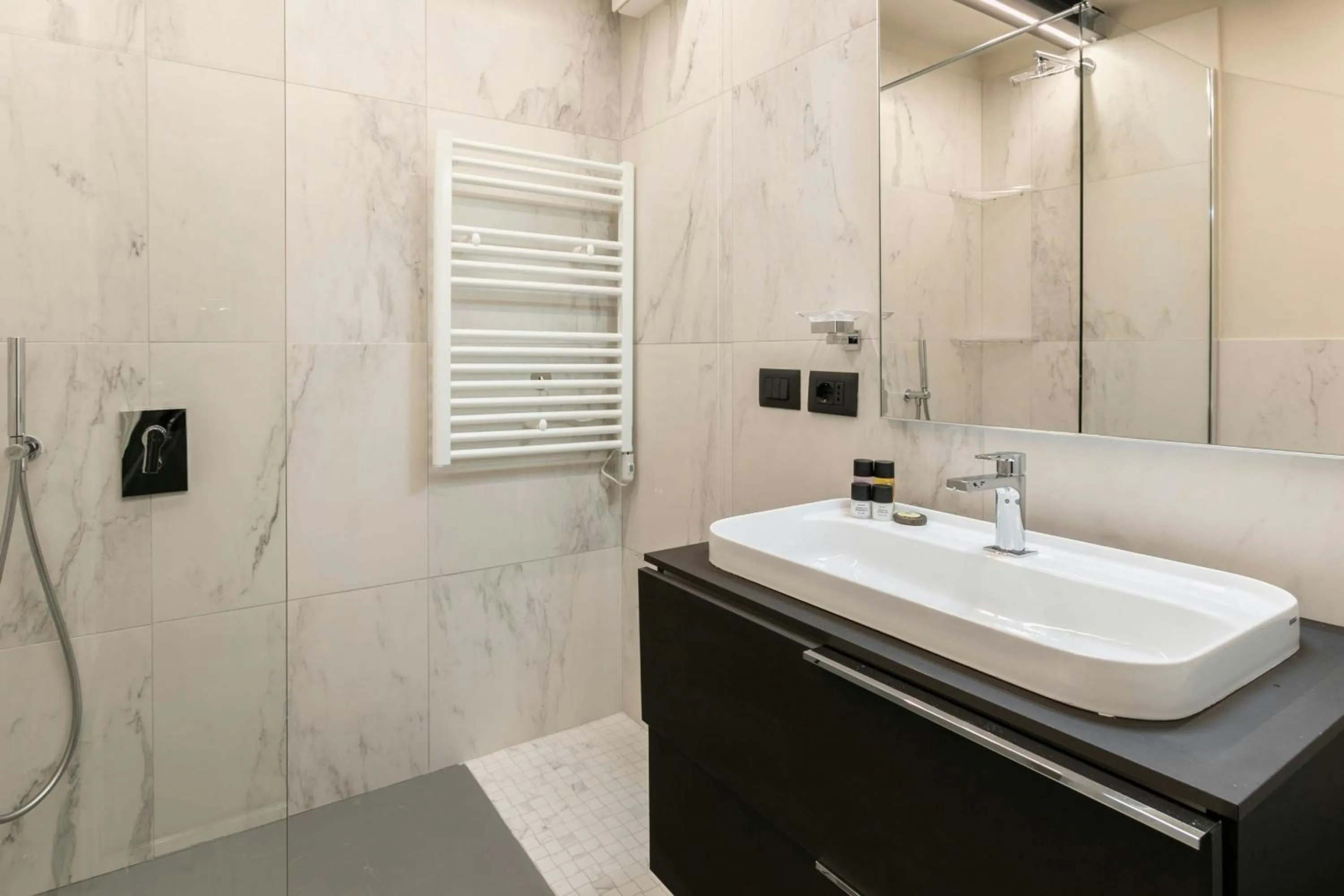 Bathroom in Sonder by Marriott Bonvoy Trastevere Apartments Piazza Trilussa