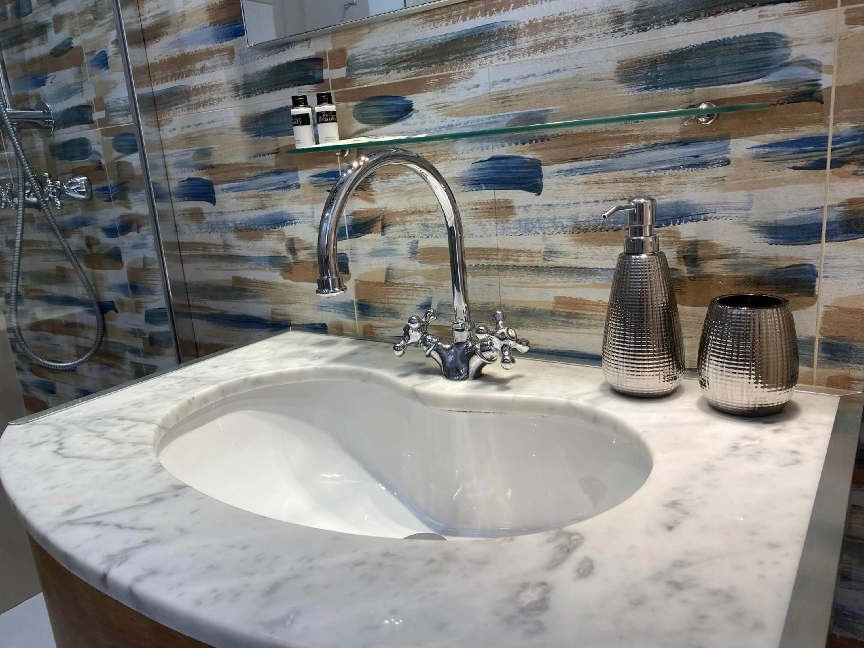 Bathroom in B&B and Sail