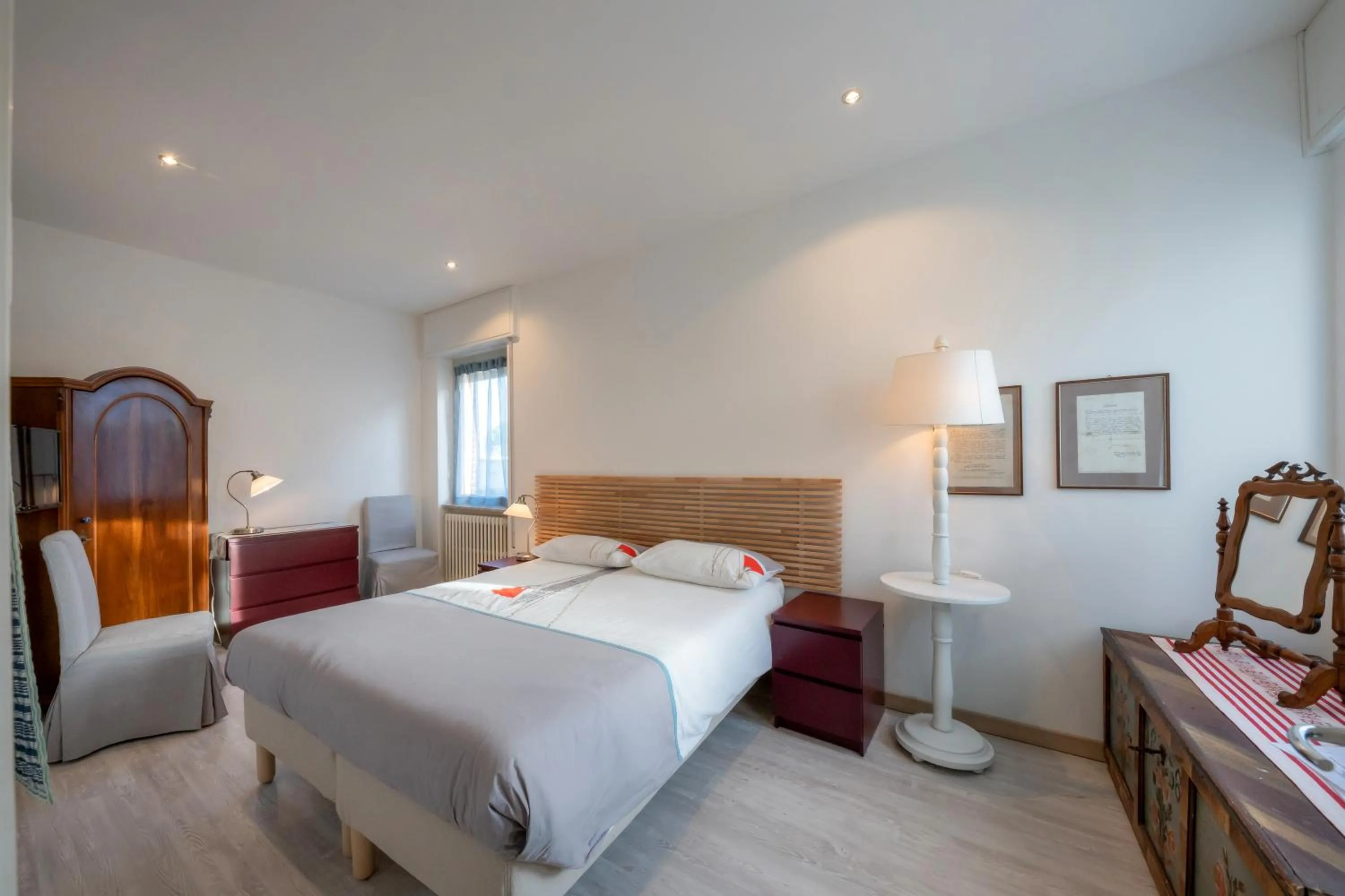 Photo of the whole room, Bed in B&B and Sail