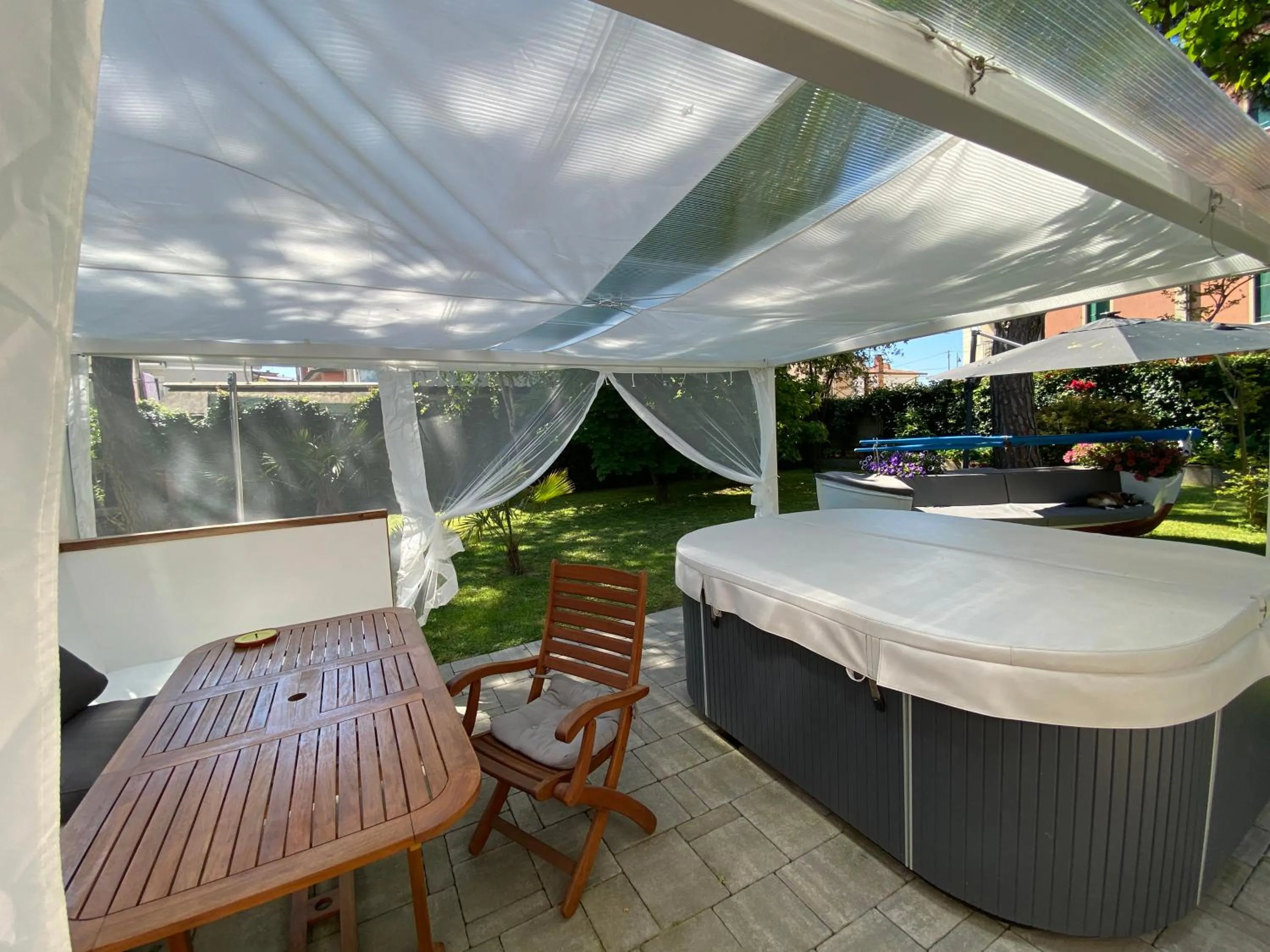 Garden in B&B and Sail