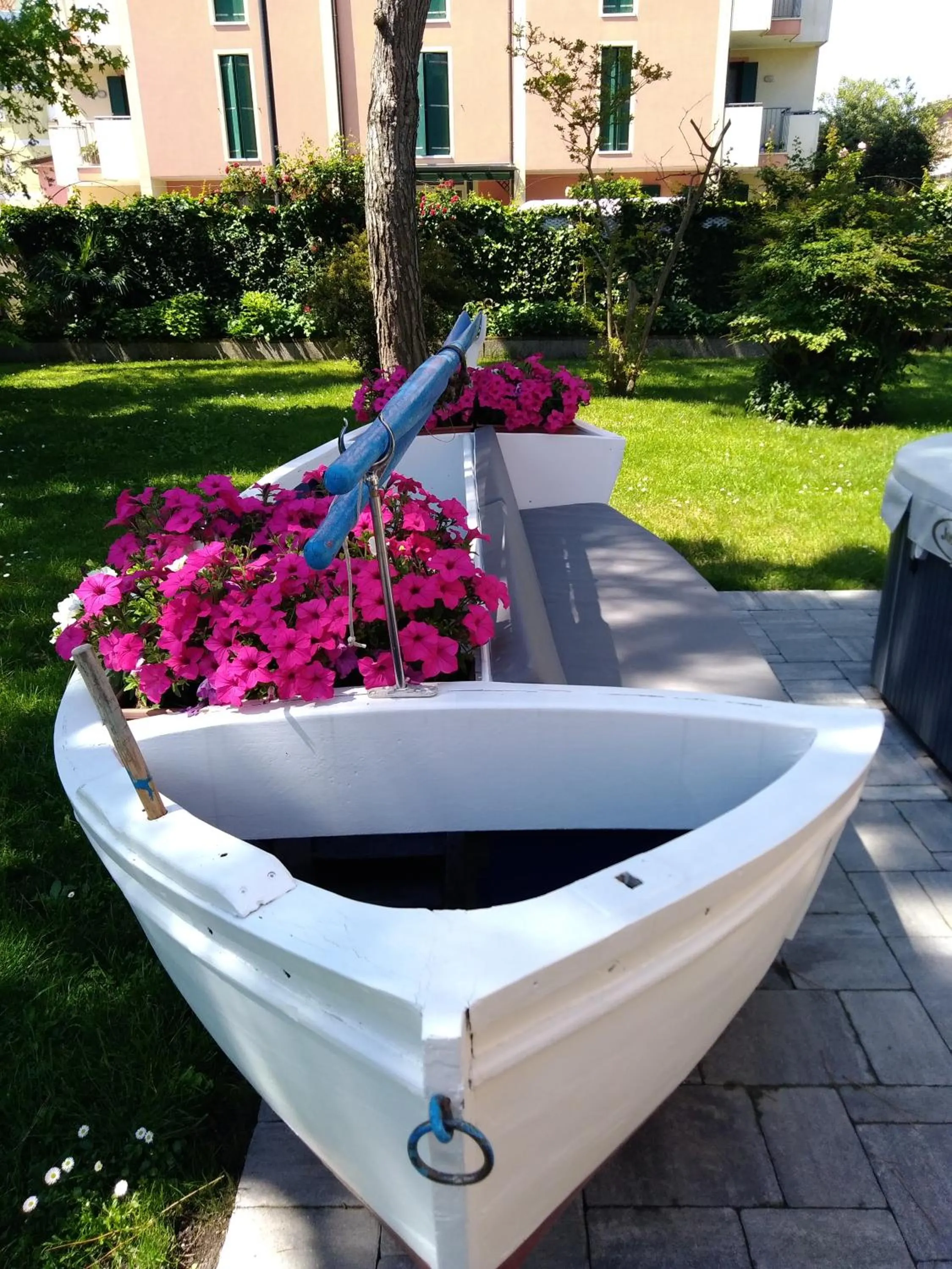 Garden in B&B and Sail