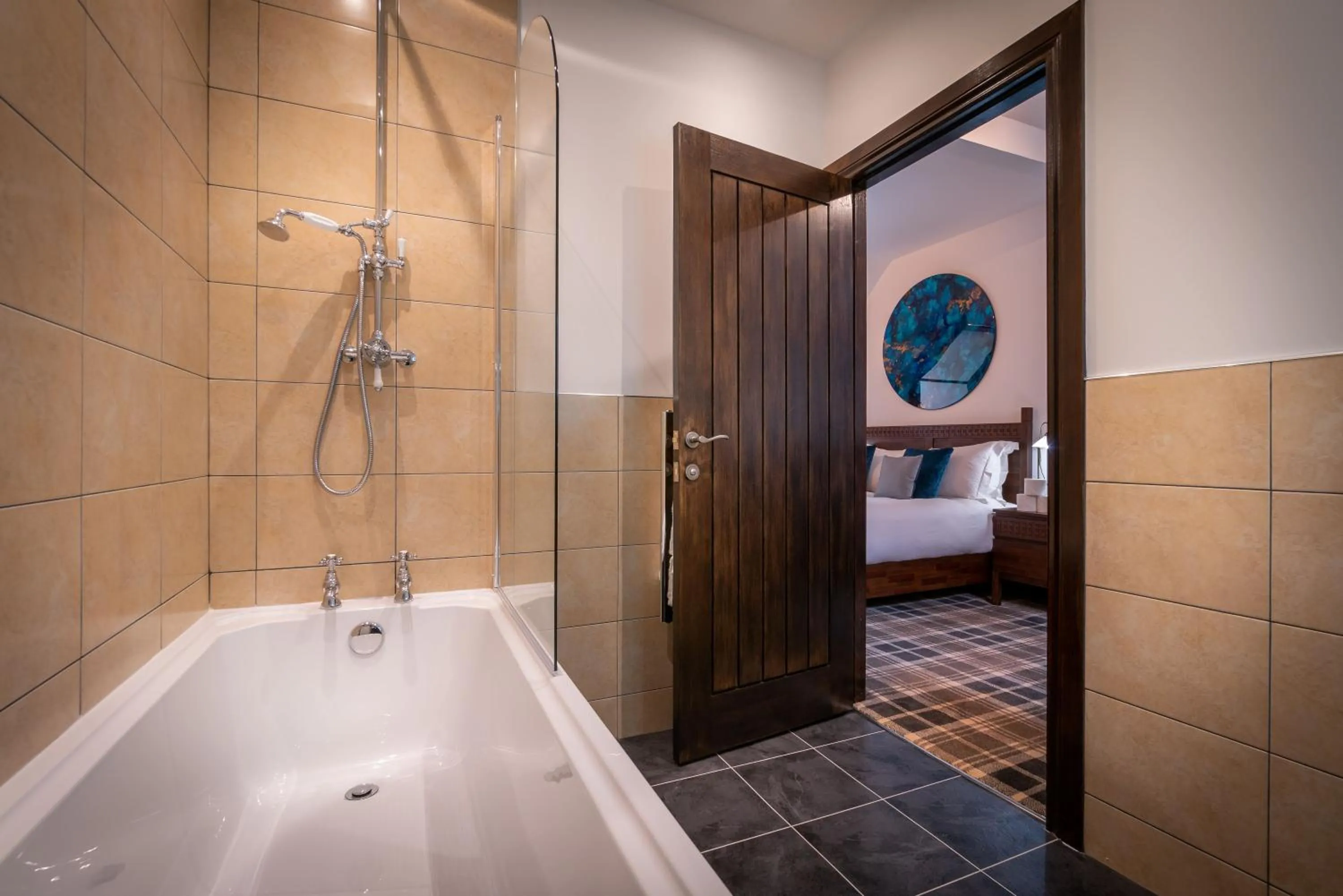 Shower, Bed in Edinbane Lodge