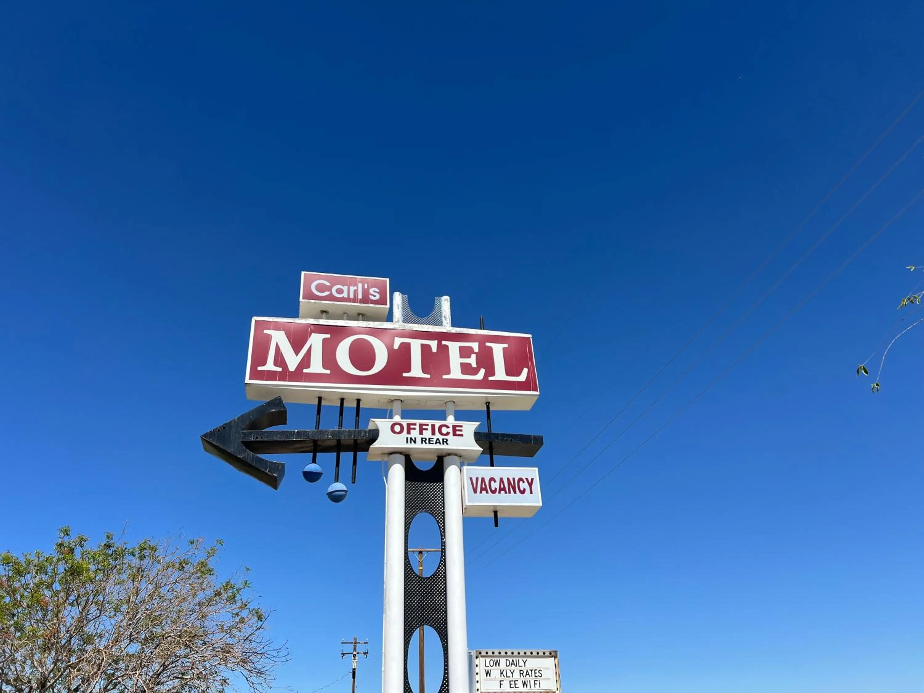 Facade/entrance in Carl's Motel